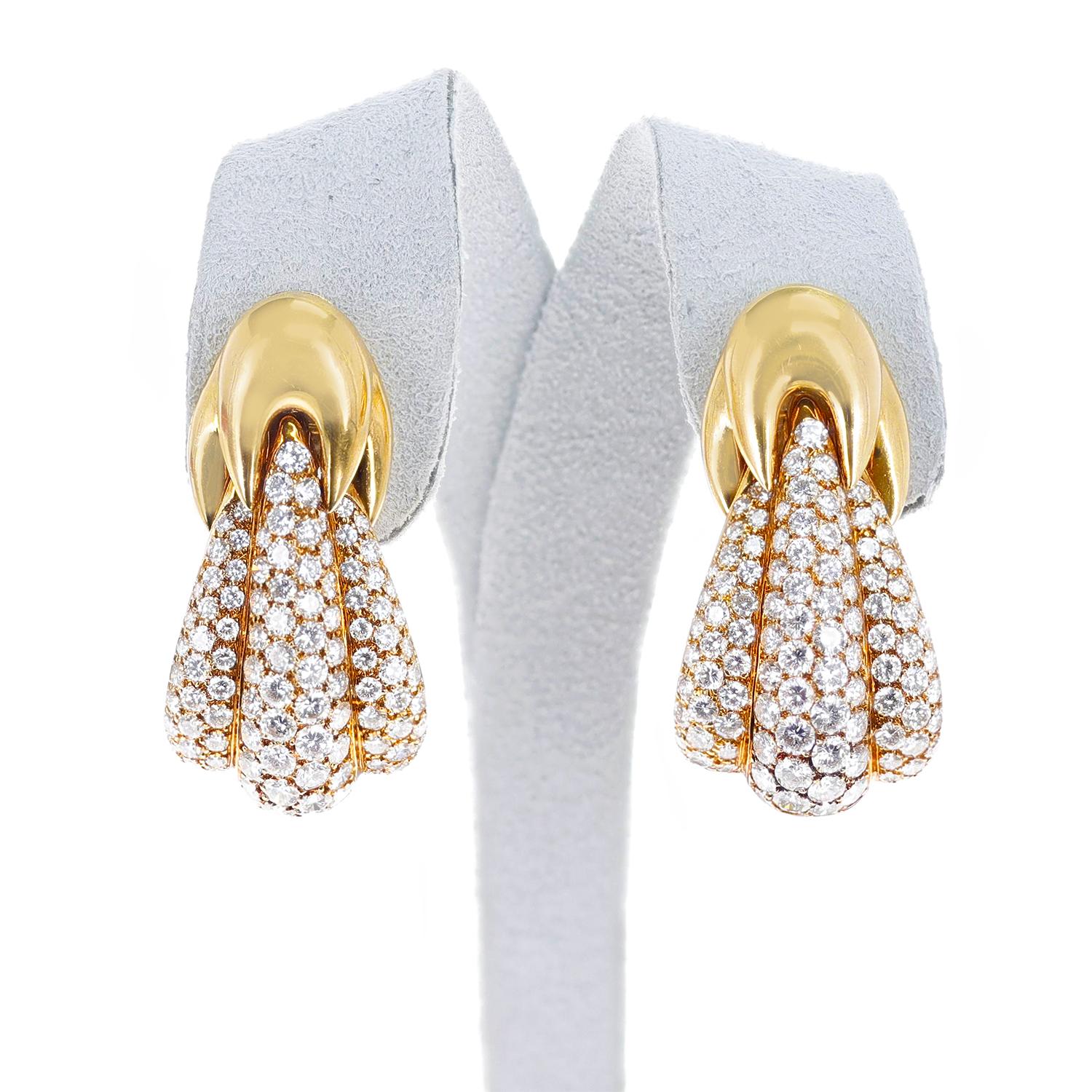 Van Cleef & Arpels Large Cocktail Diamond Earrings In Excellent Condition For Sale In New York, NY