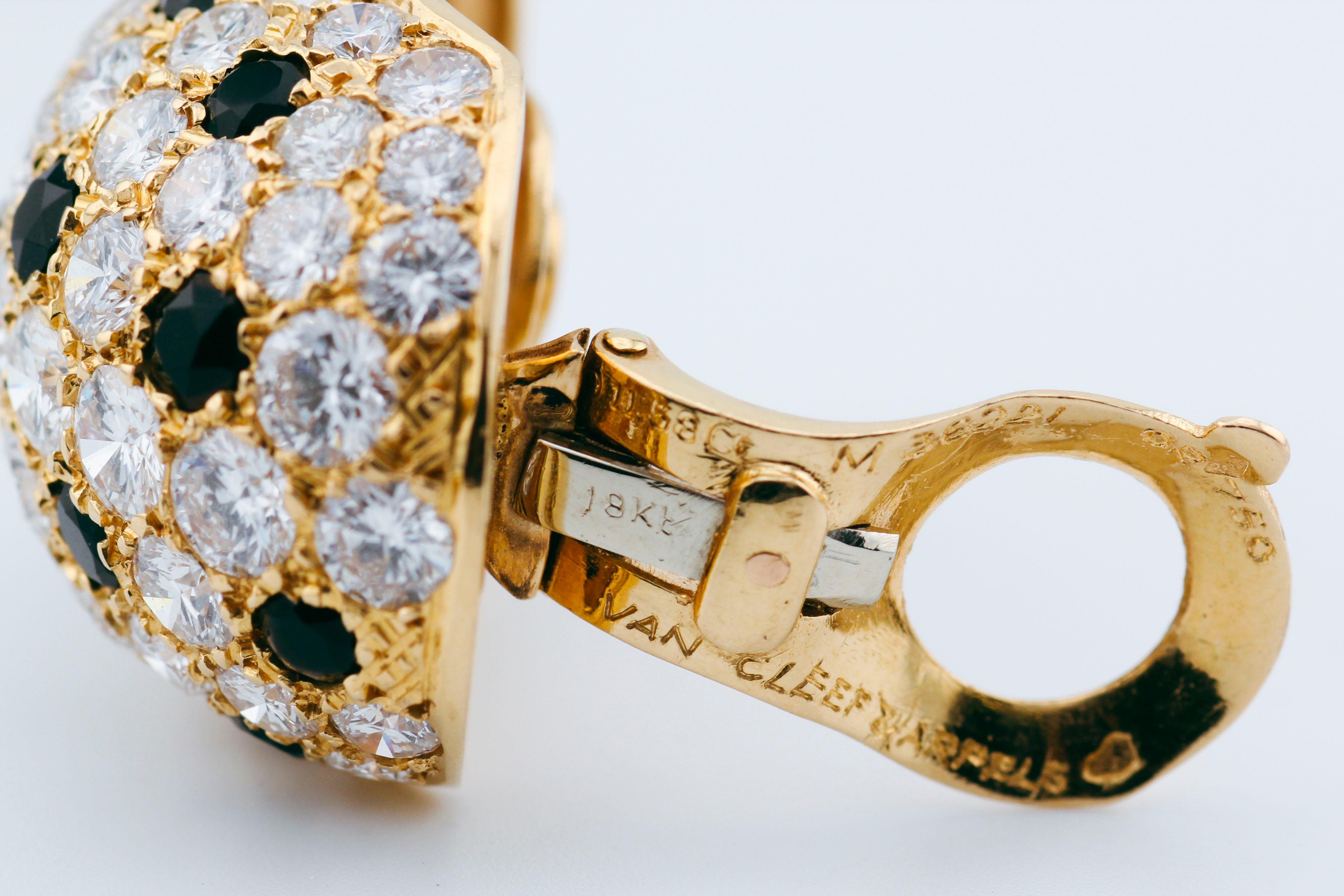 Van Cleef & Arpels Boucles d'oreilles clip panthère en or jaune 18 carats avec grand diamant et onyx en vente 5