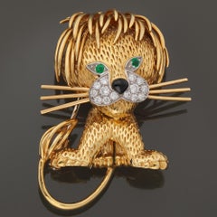 VAN CLEEF & ARPELS Large Lion Diamond Emerald Enamel Yellow Gold Brooch