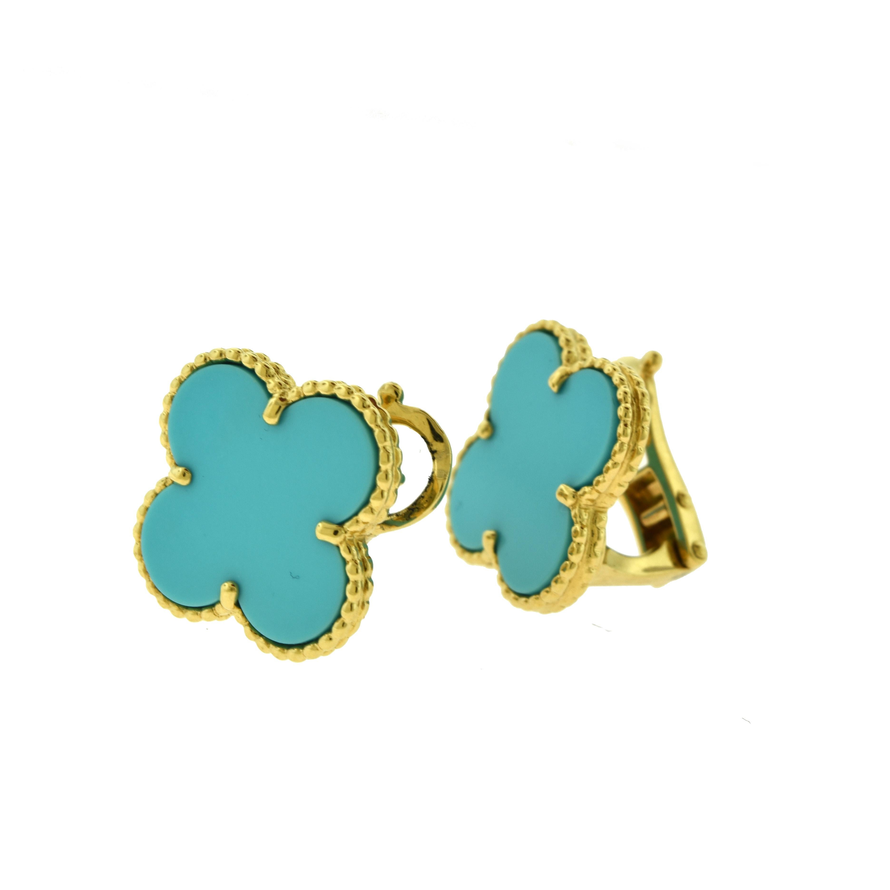 Designer: Van Cleef & Arpels

Collection: Magic Alhambra

Style: 1 Motif Studs

Stones: Turquoise Onyx 

Metal Type: Yellow Gold

Metal Purity: 18k

Total Item Weight (grams): 10.6

Earring Dimensions: 17.15 mm x 19.93 mm

Closure: Omega Post Backs