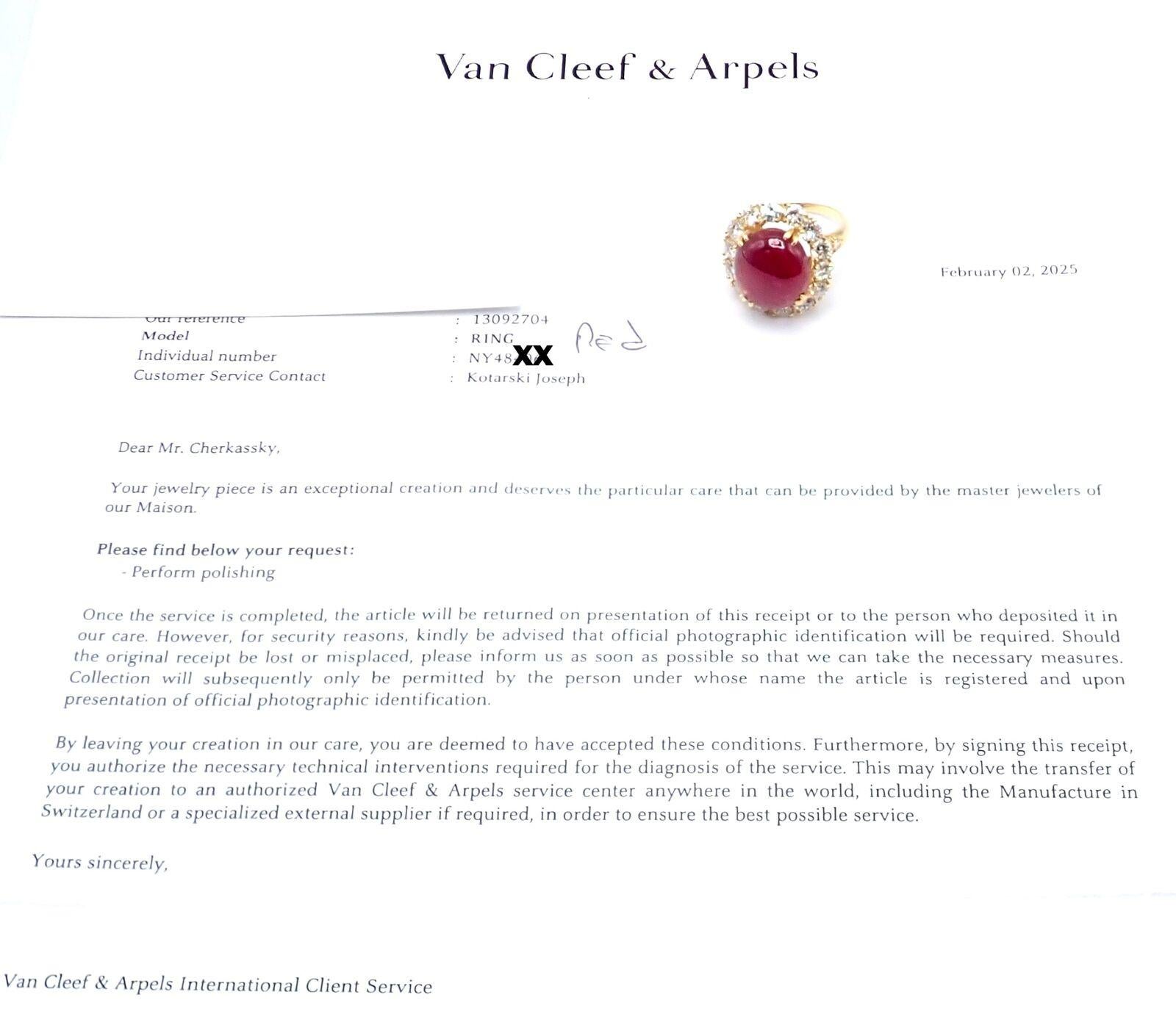 Van Cleef & Arpels Bague en or jaune avec grand cabochon ovale en rubis et diamants en vente 5