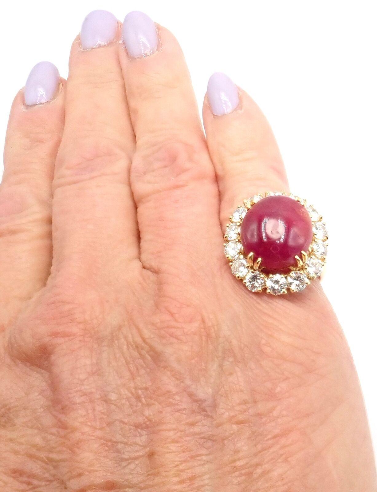 Van Cleef & Arpels Large Oval Cabochon Ruby Diamond Yellow Gold Ring In Excellent Condition For Sale In Holland, PA