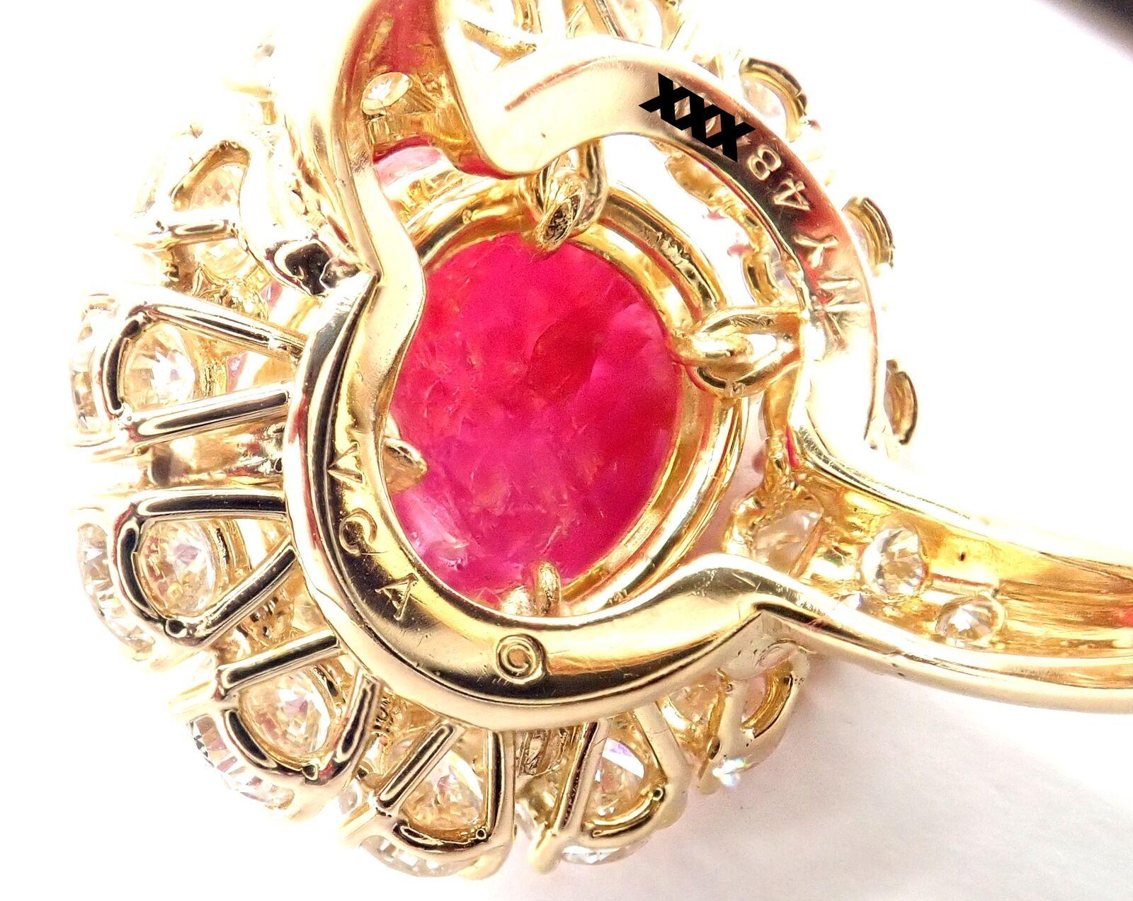 Van Cleef & Arpels Bague en or jaune avec grand cabochon ovale en rubis et diamants en vente 3