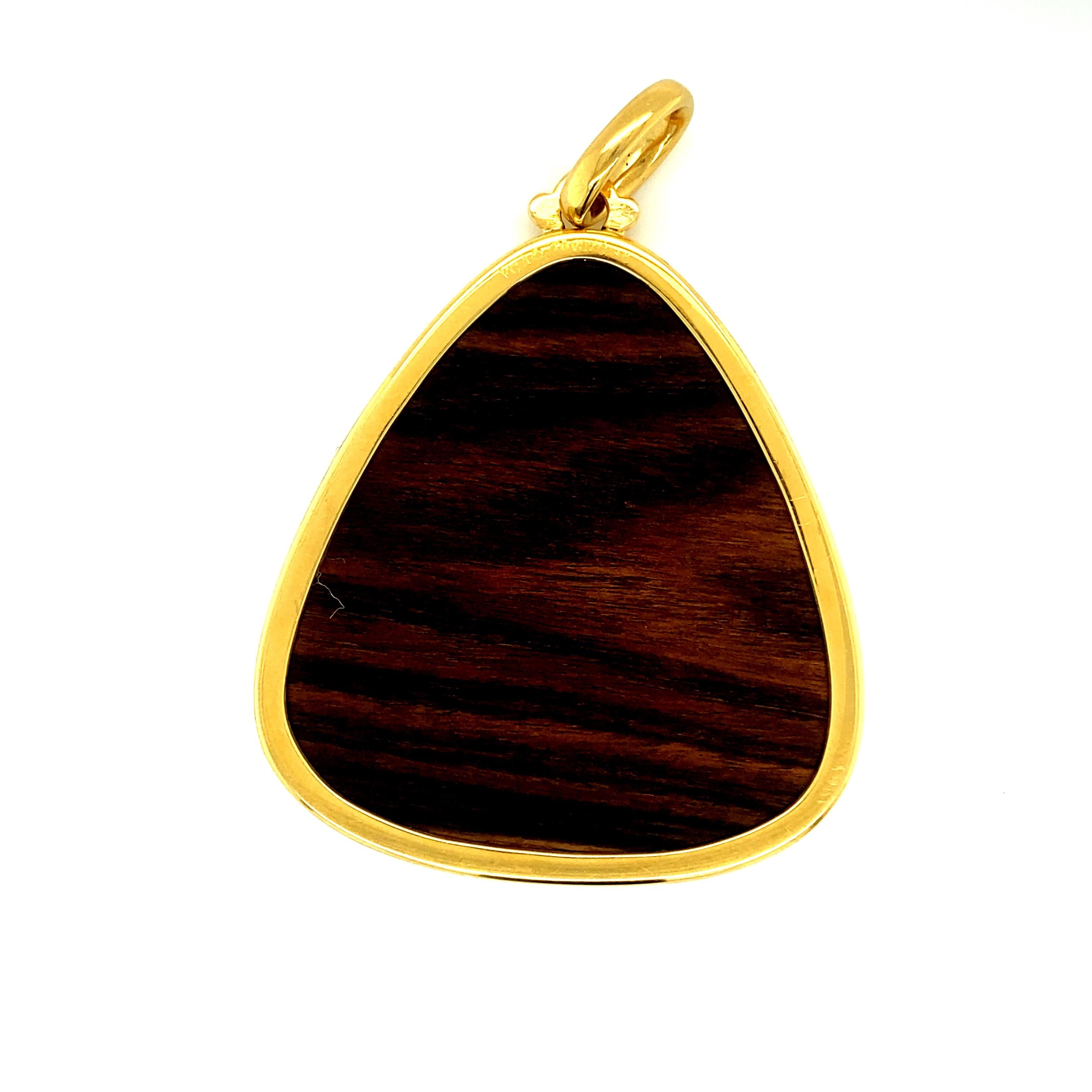 Contemporary Van Cleef & Arpels Large Pendant Tigers Eye in 18k Yellow Gold