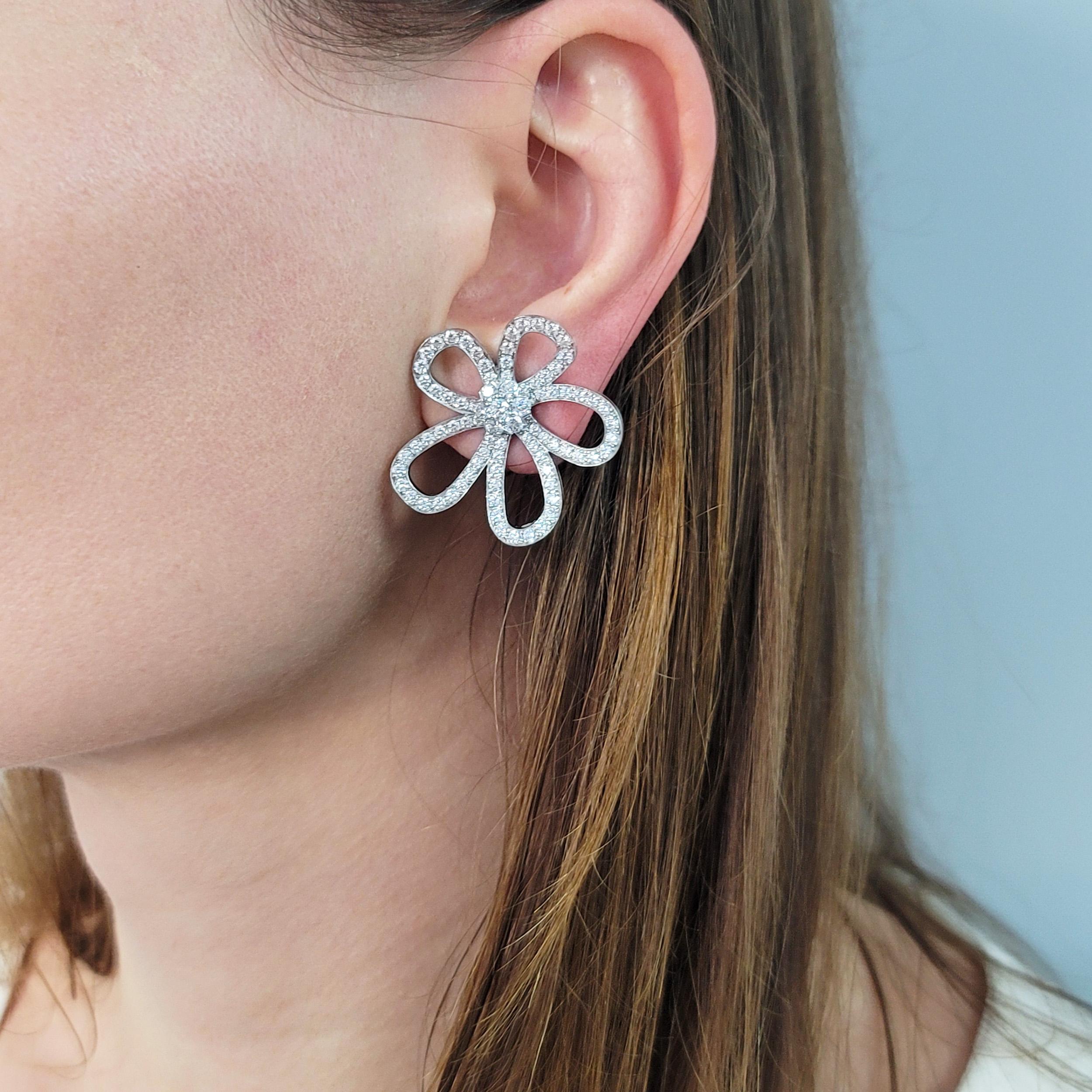 Van Cleef & Arpels (large size) Flower-lace 18k white Gold earrings is a masterpiece of elegance and craftsmanship. features a delicate flower lace earrings elegantly curved diamond petals with a center floral snowflake adorned with shimmering 172