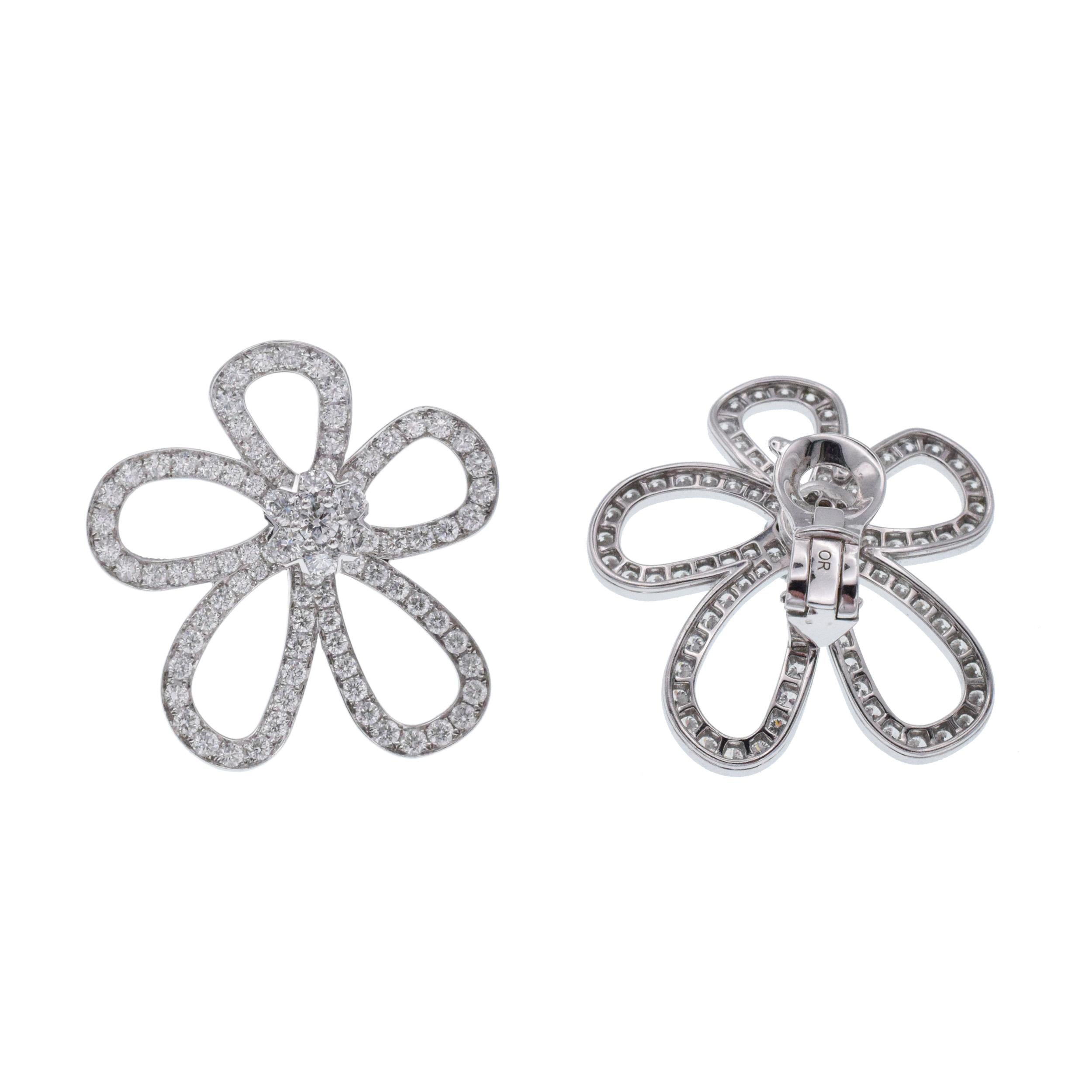 Van Cleef & Arpels (large size) Flower-lace Diamond Earrings. In Excellent Condition In New York, NY