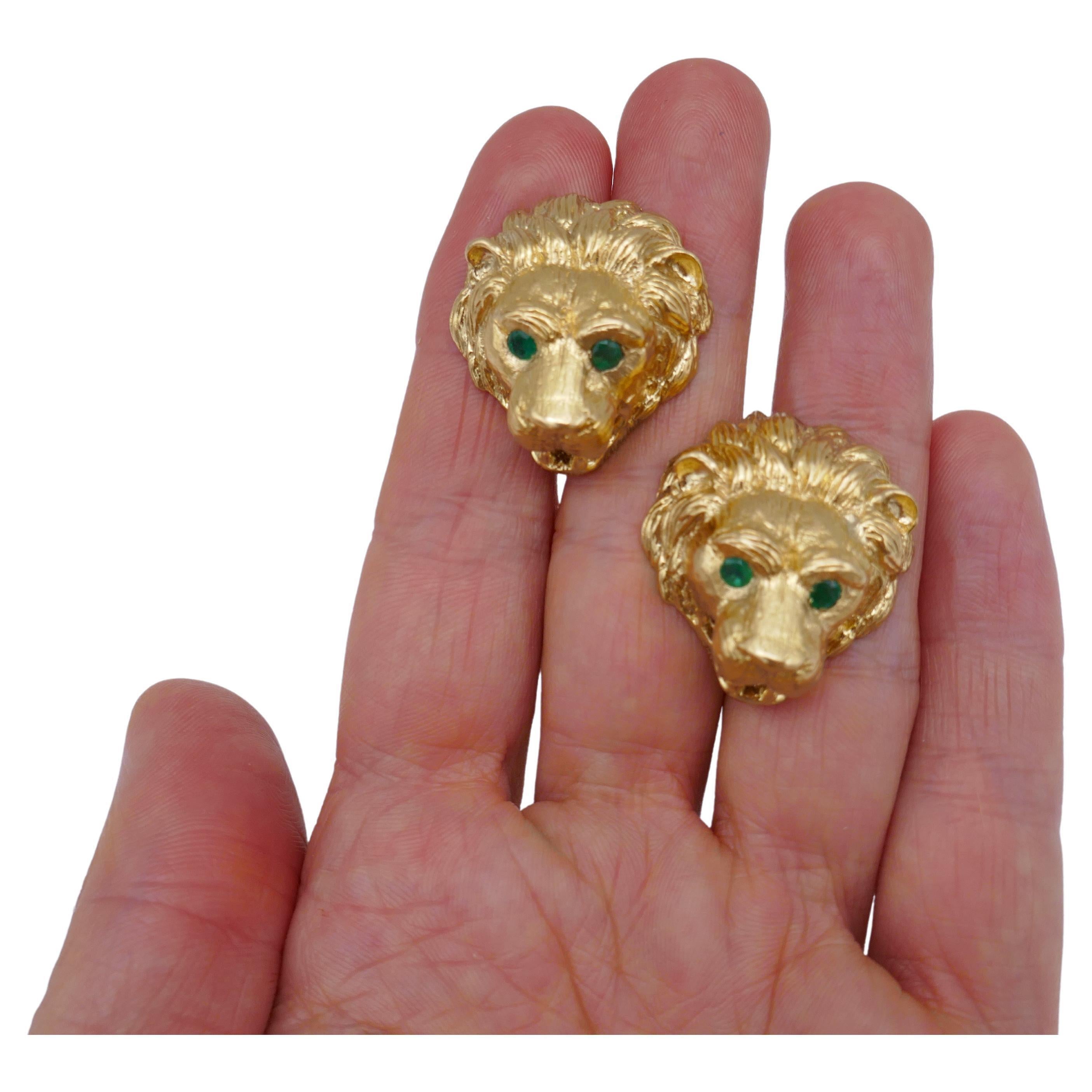 Round Cut Van Cleef & Arpels Leo Cufflinks, 18k Gold Emerald For Sale