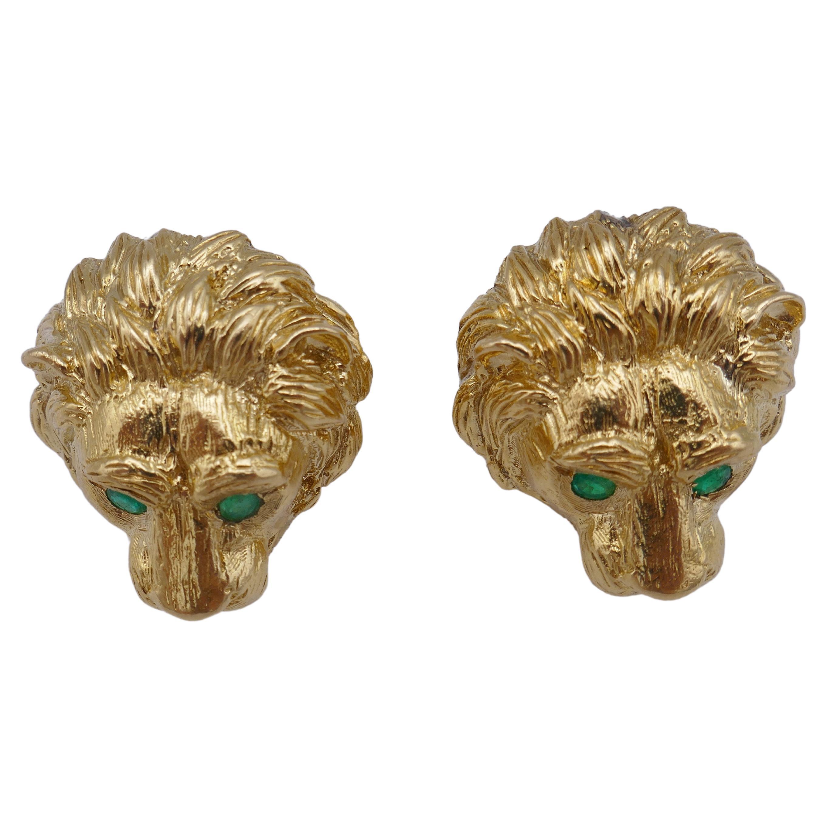 Van Cleef & Arpels Leo Cufflinks, 18k Gold Emerald In Excellent Condition For Sale In Beverly Hills, CA