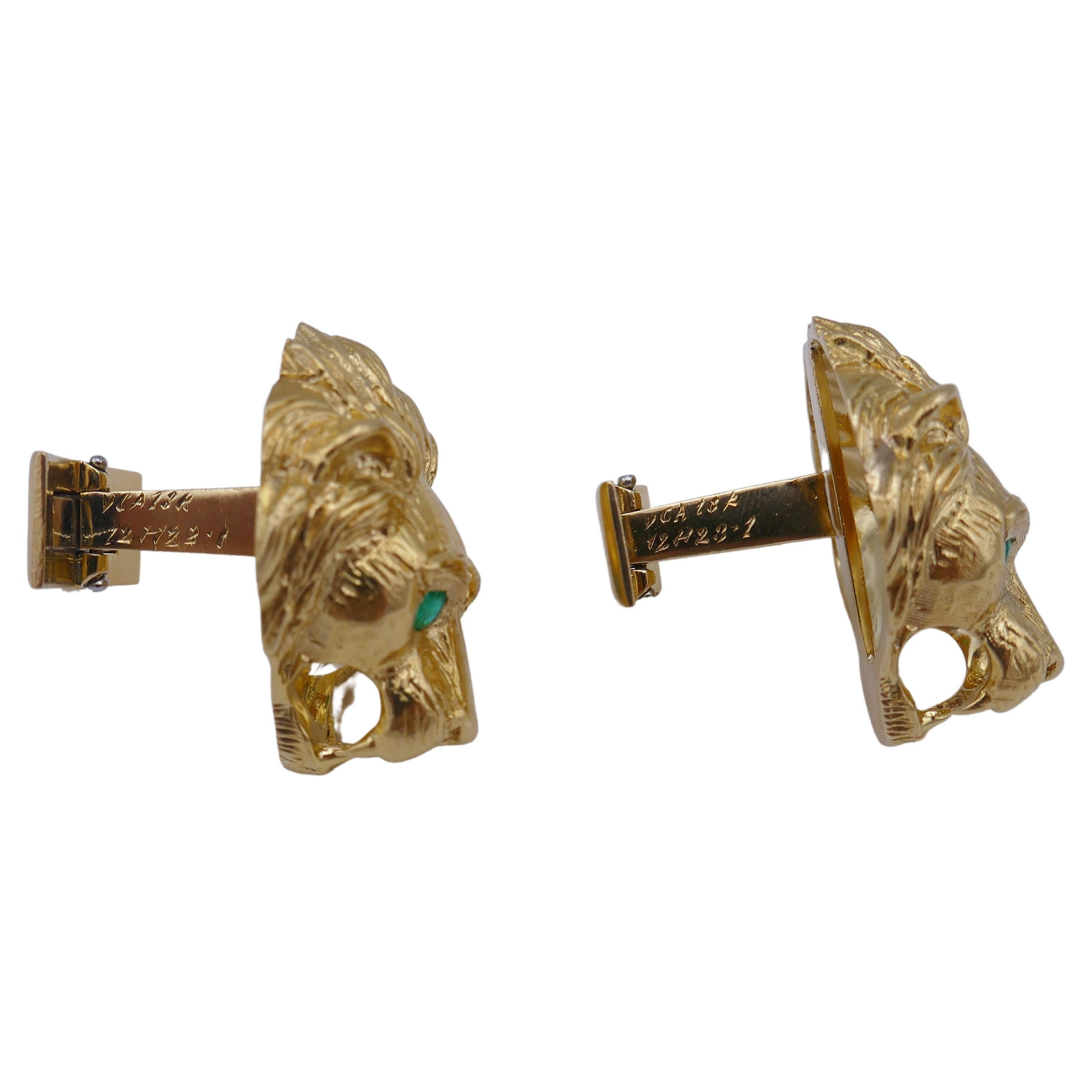 Women's or Men's Van Cleef & Arpels Leo Cufflinks, 18k Gold Emerald For Sale
