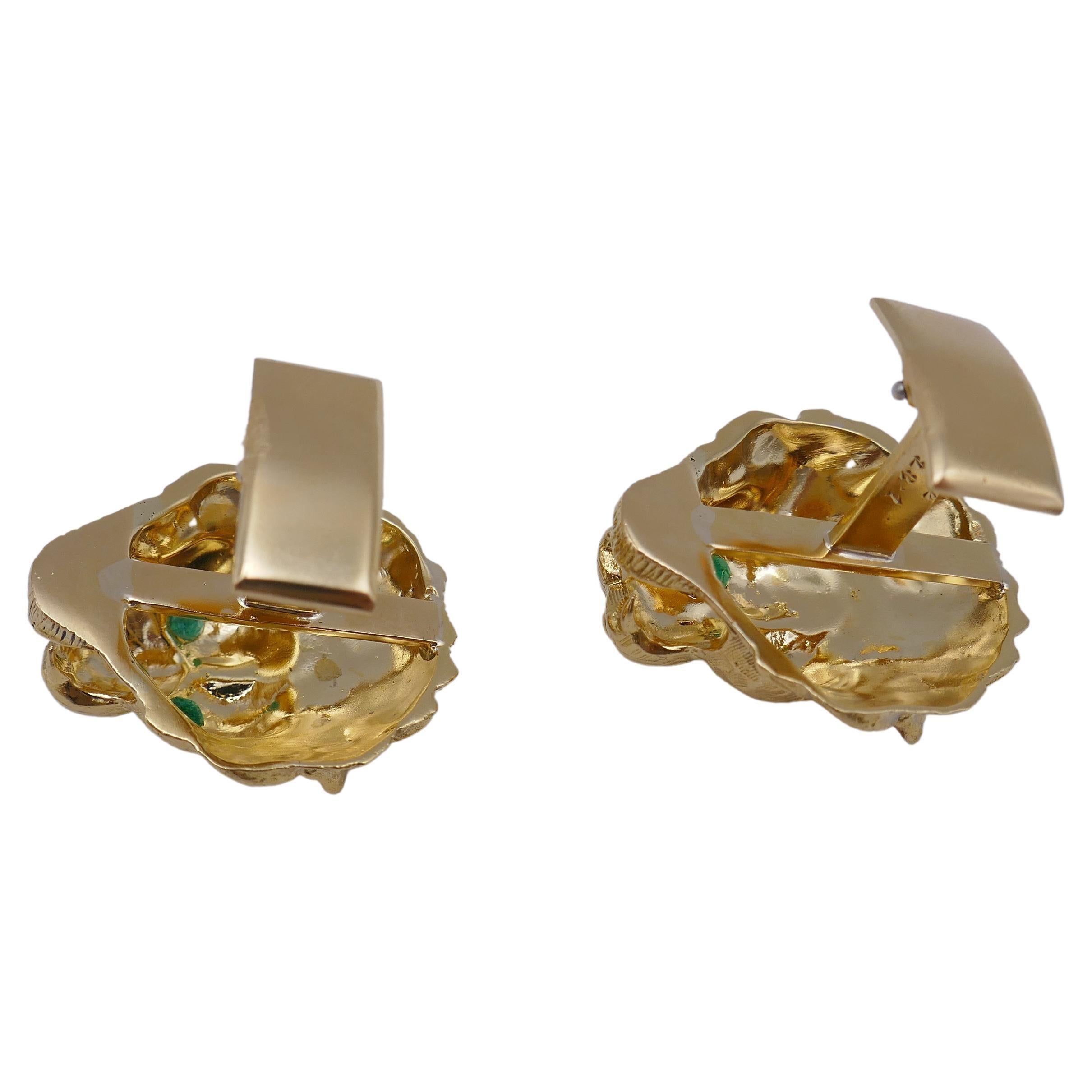 Women's or Men's Van Cleef & Arpels Leo Cufflinks, 18k Gold Emerald For Sale