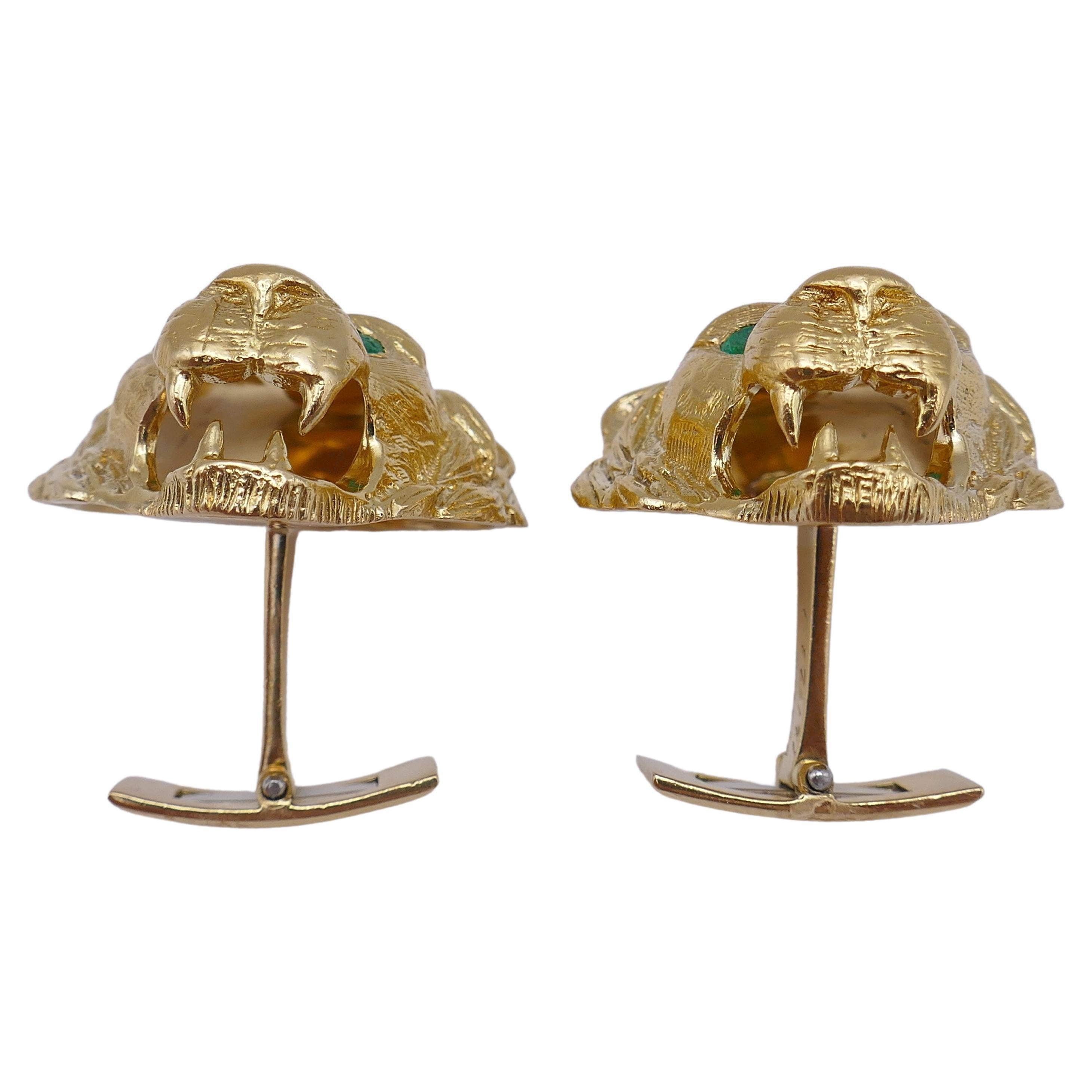 Van Cleef & Arpels Leo Cufflinks, 18k Gold Emerald For Sale 4