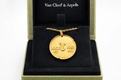 Van Cleef & Arpels Collana con Ciondolo Leone in Oro Giallo 18K 4600 COA Box