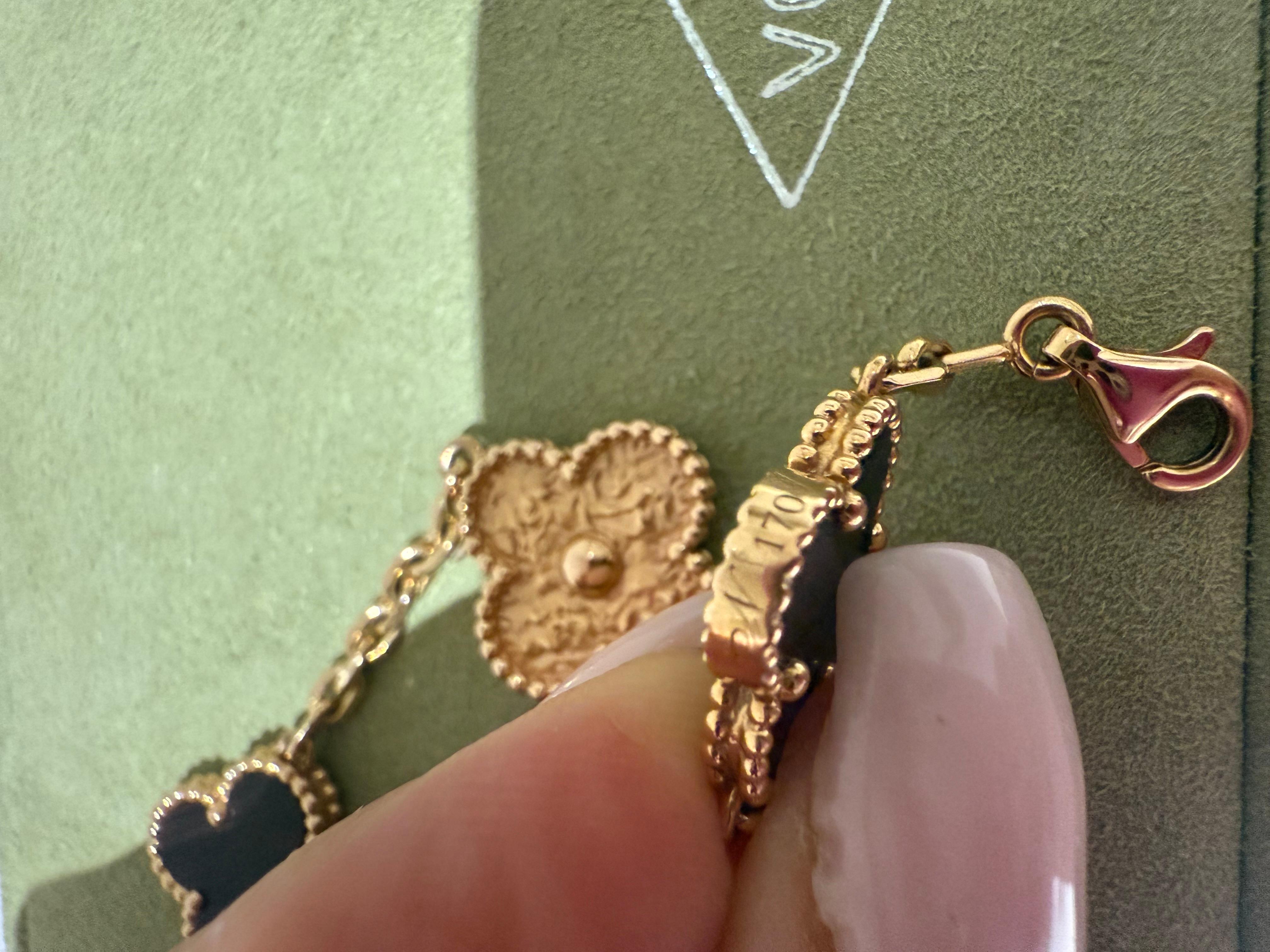 Van Cleef & Arpels Bracelet Alhambra en bois et or rose en édition limitée Unisexe en vente
