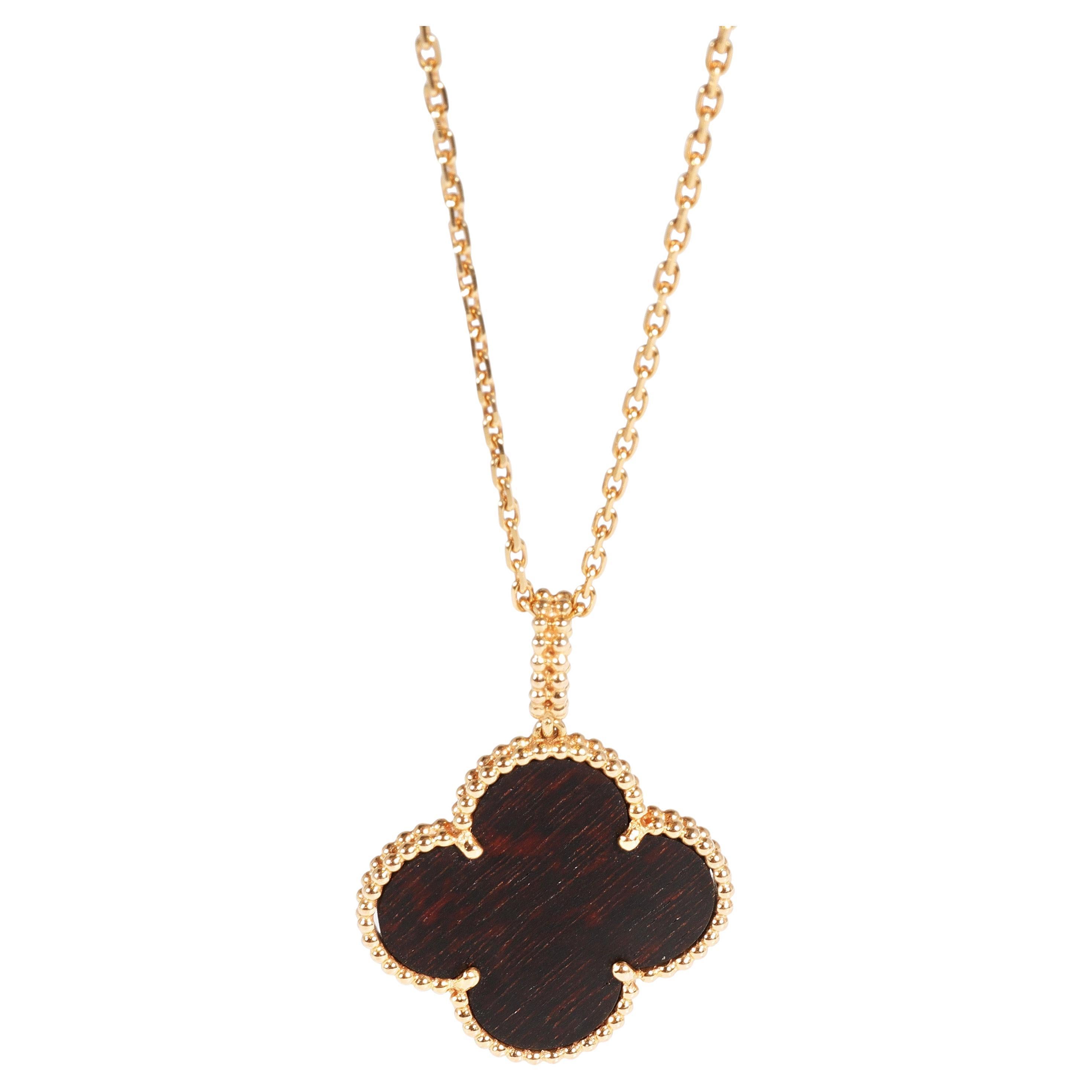 Van Cleef 
Arpels Magic Alhambra aus 18 Karat Roségold mit Buchstaben