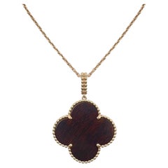 Van Cleef & Arpels Sautoir pendentif Alhambra magique Letterwood