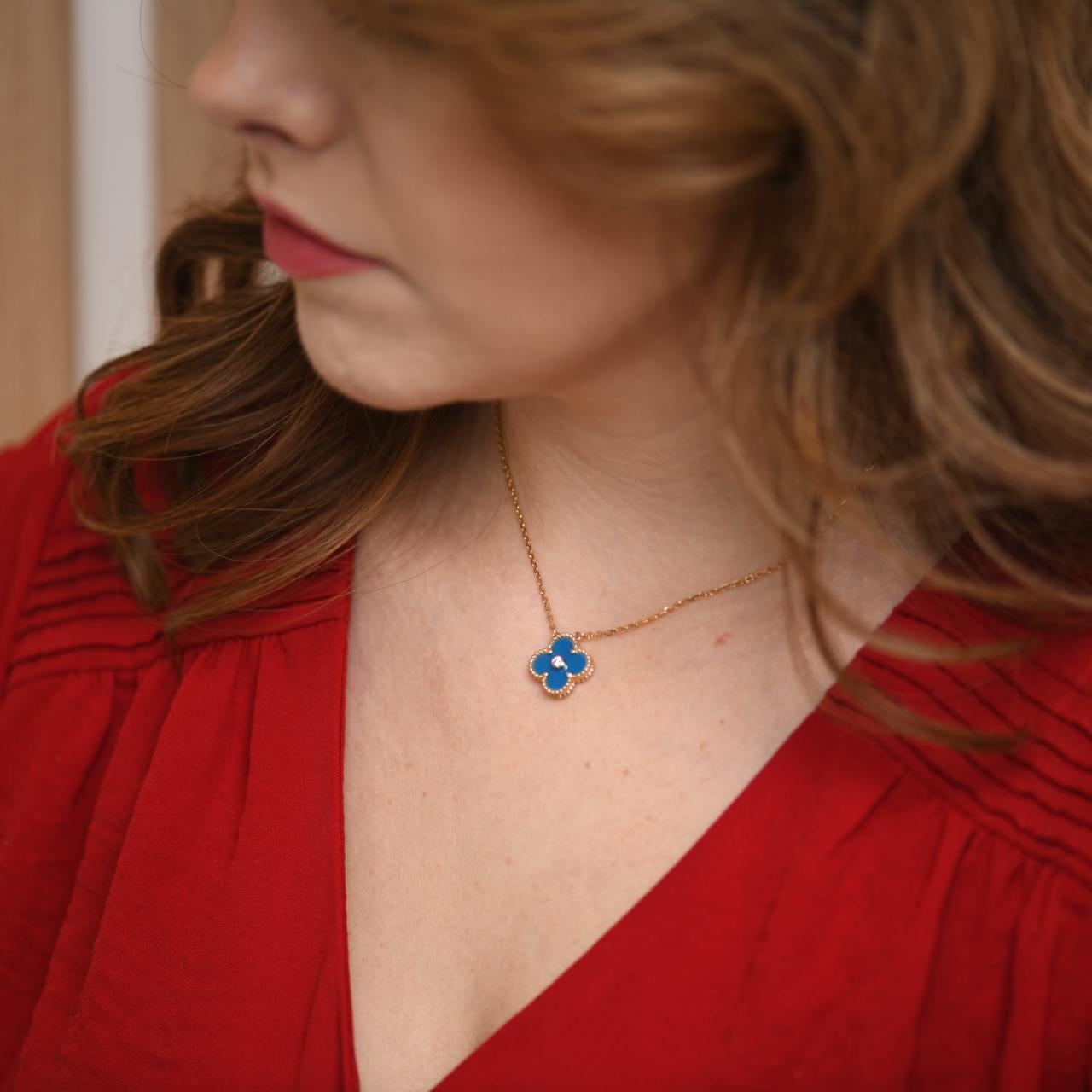 Vacaciones en porcelana de Sevres azul celeste con diamantes de edición limitada Van Cleef & Arpels en Excelente estado para la venta en Banbury, GB