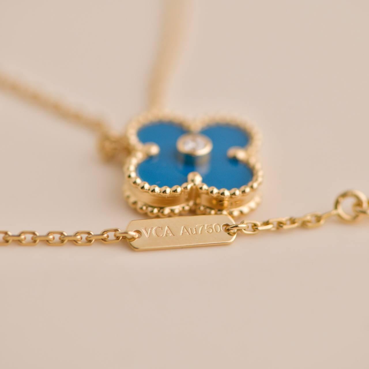 Vacaciones en porcelana de Sevres azul celeste con diamantes de edición limitada Van Cleef & Arpels en venta 4