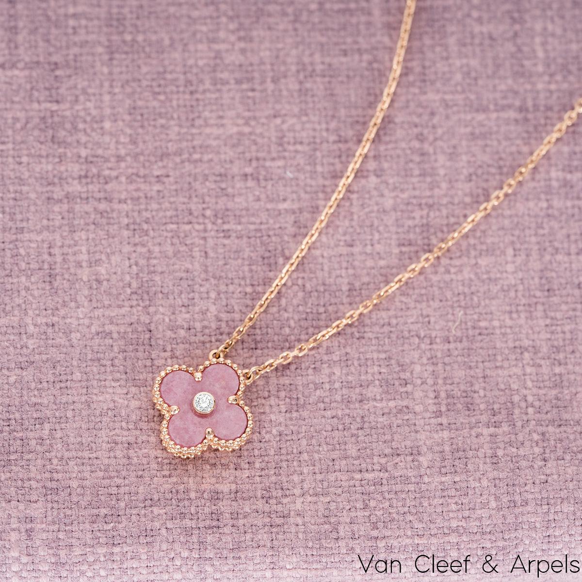 Van Cleef & Arpels Limited Edition Rhodonite Vintage Alhambra Holiday Pendant VC In Excellent Condition In London, GB