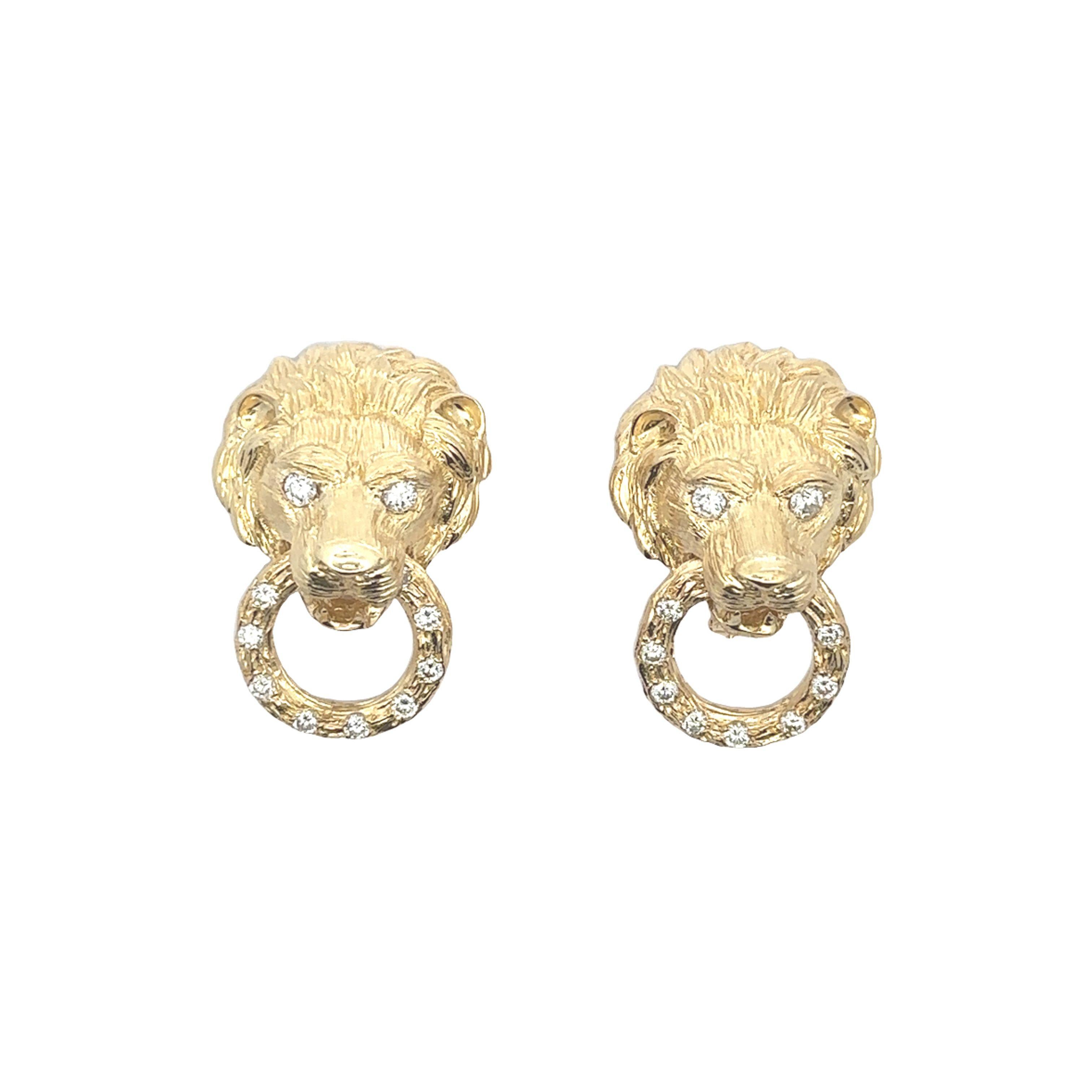 Dive into the glamorous vibes of the 1970s with this ultra-rare Van Cleef & Arpels earrings and brooch set! Picture this: stunning lion door knockers made of 18kt yellow gold and sprinkled with carefully chosen diamonds. They're not just jewelry;