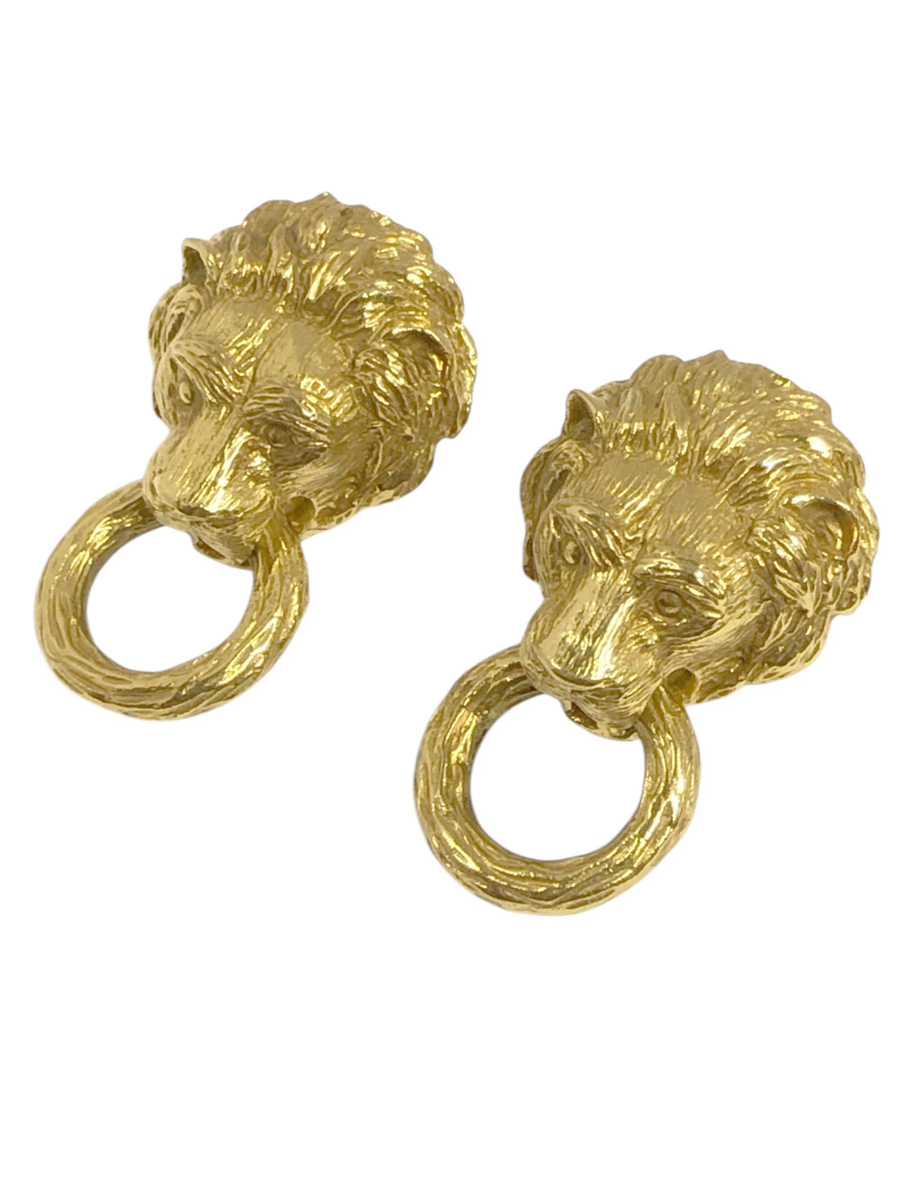 Van Cleef & Arpels Lion Door Knocker Yellow Gold Earrings In Excellent Condition In Chicago, IL