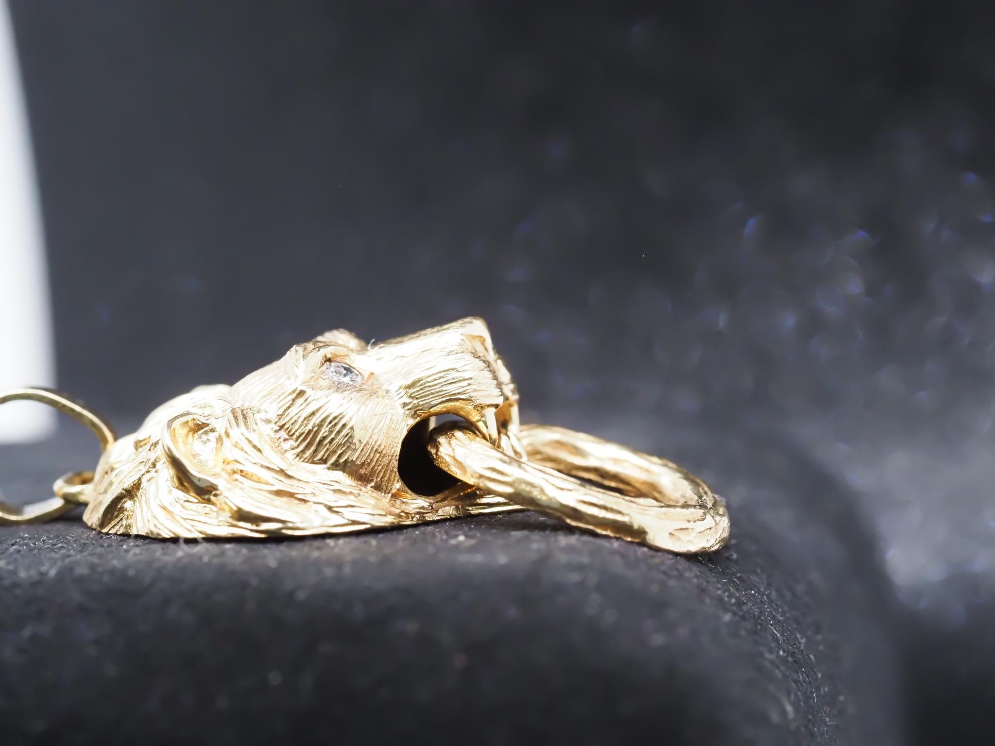 Ciondolo Van Cleef & Arpels a forma di leone con occhi di diamante in vendita 1
