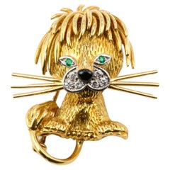 Van Cleef & Arpels Lion Ebouriffé brooch in gold, diamonds, emeralds and enamel