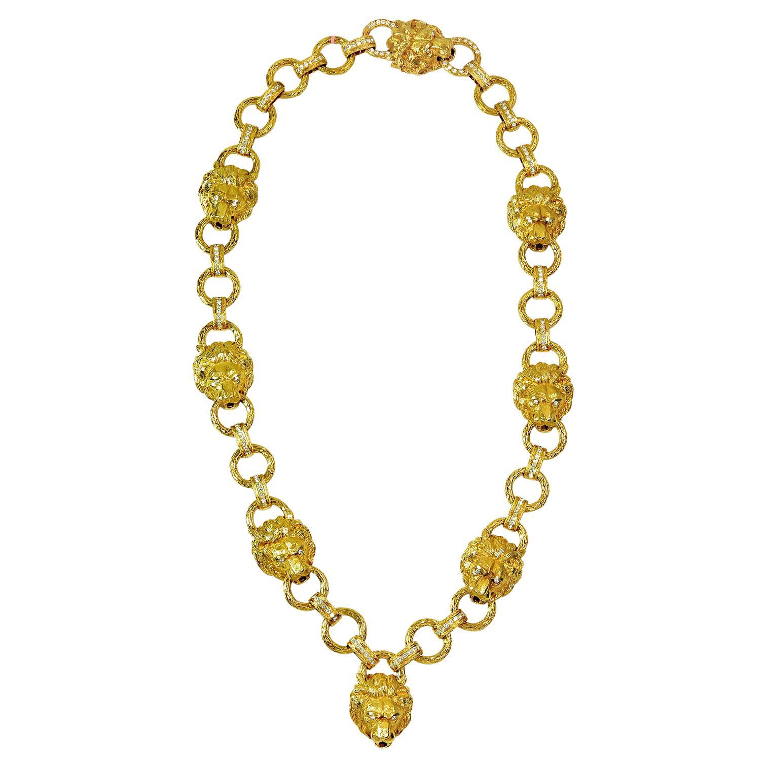 Van Cleef & Arpels  Vintage 1970s Eight Lion Head Link Diamond Gold Necklace