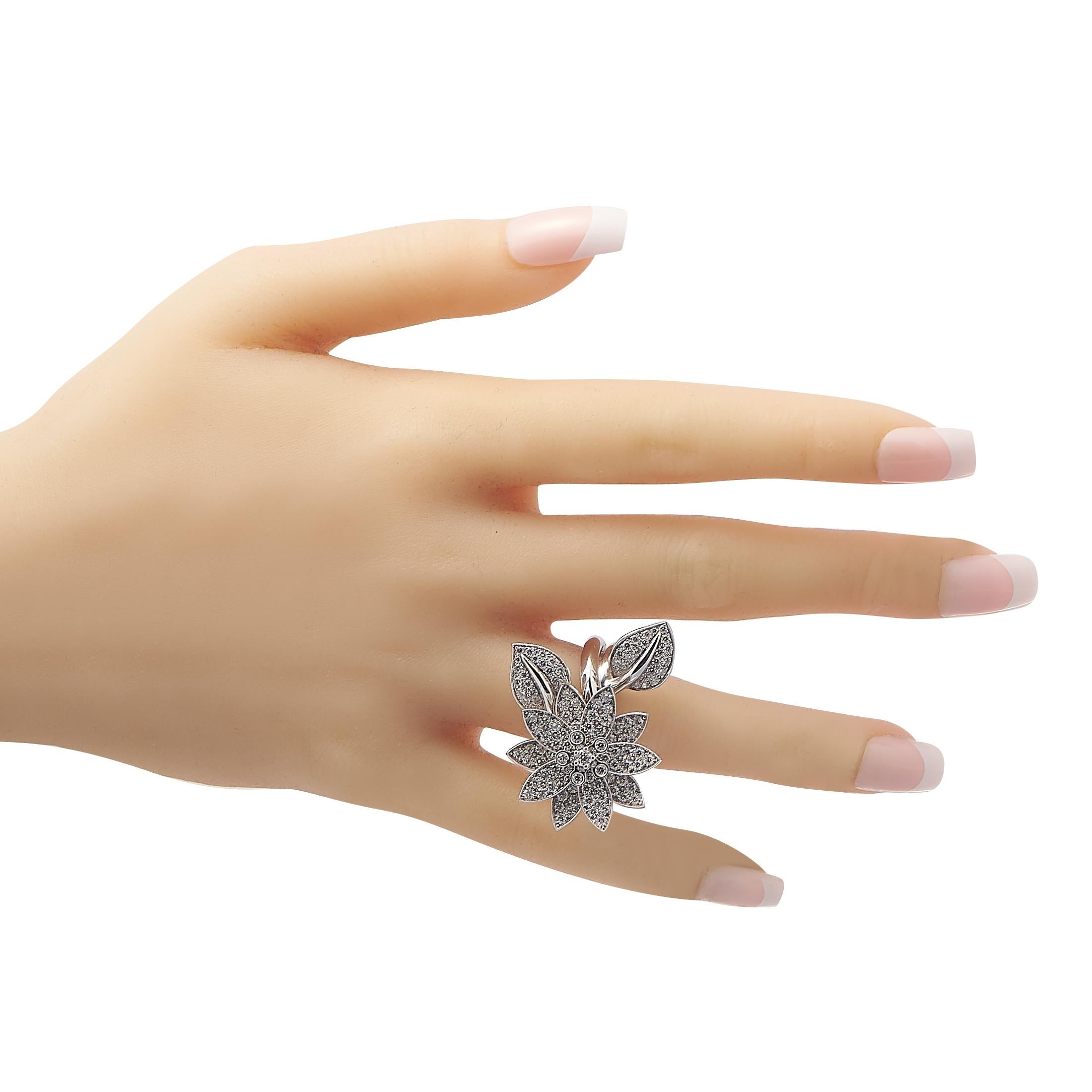 Van Cleef & Arpels Lotus Ring aus 18 Karat Weißgold mit 2,14 Karat Diamanten im Zustand „Hervorragend“ in Southampton, PA