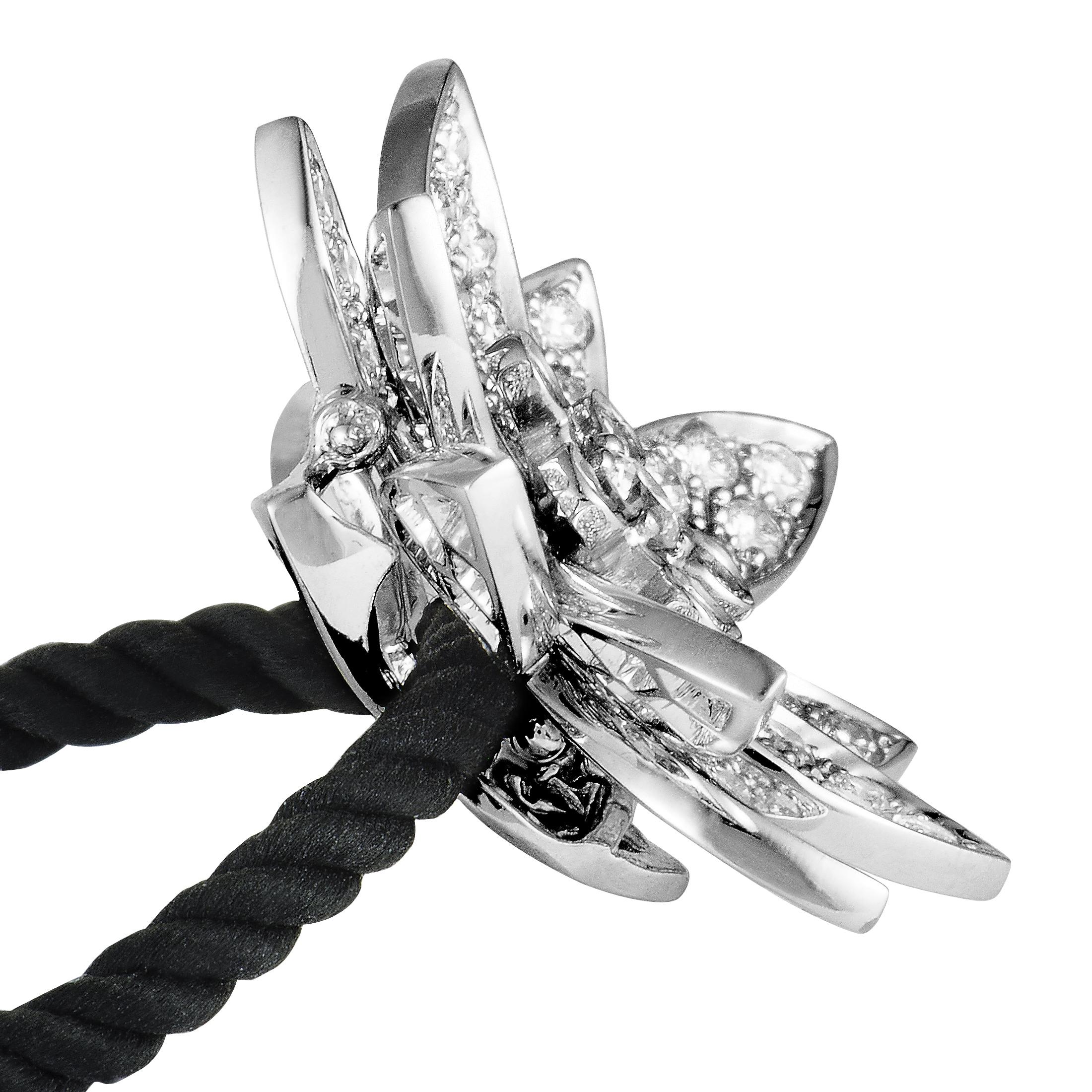 Van Cleef & Arpels Lotus 18 Karat White Gold Diamond Medium Pendant Necklace In Excellent Condition In Southampton, PA