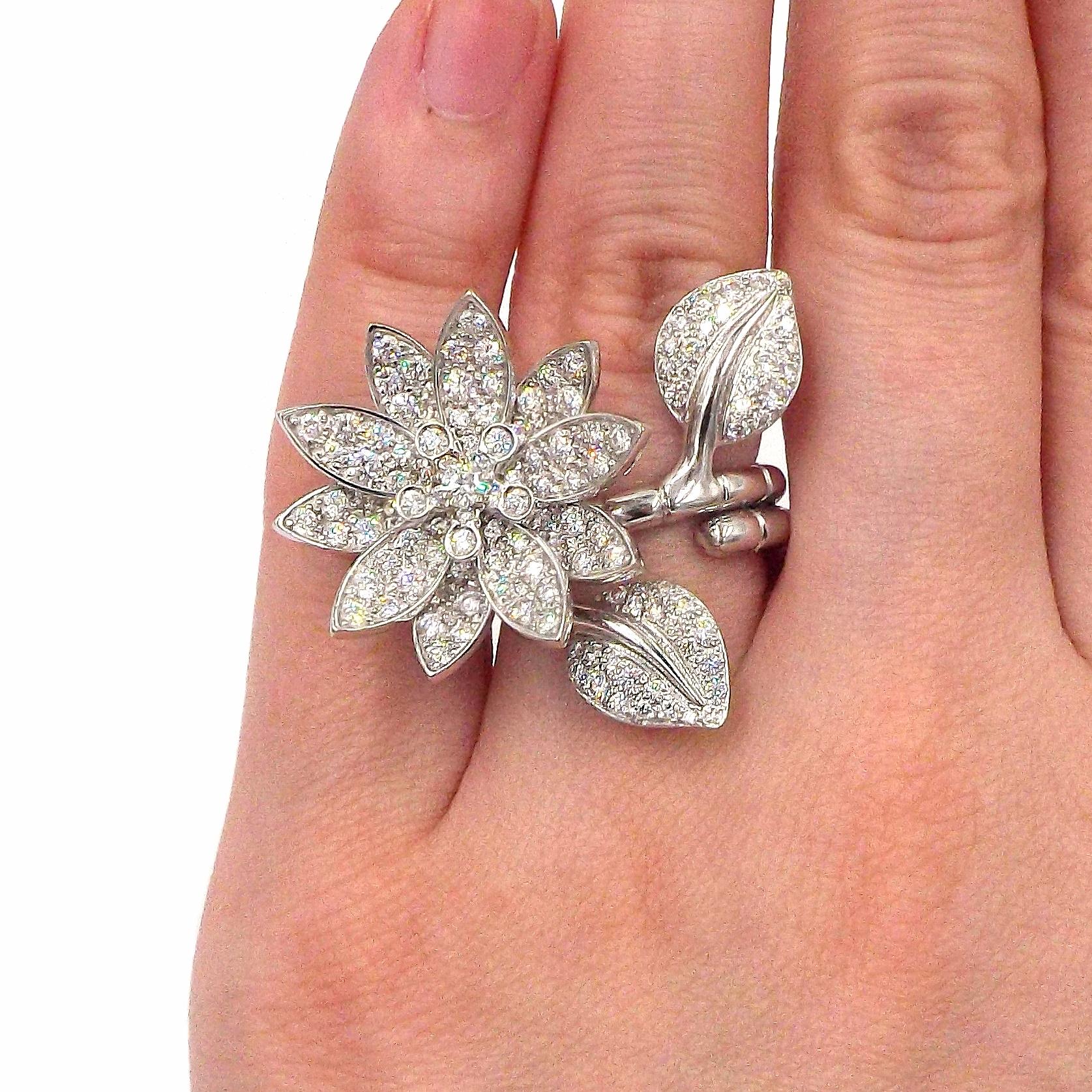 Van Cleef & Arpels Lotus Between the Finger Diamond 18K White Gold Ring In Good Condition In New York, NY