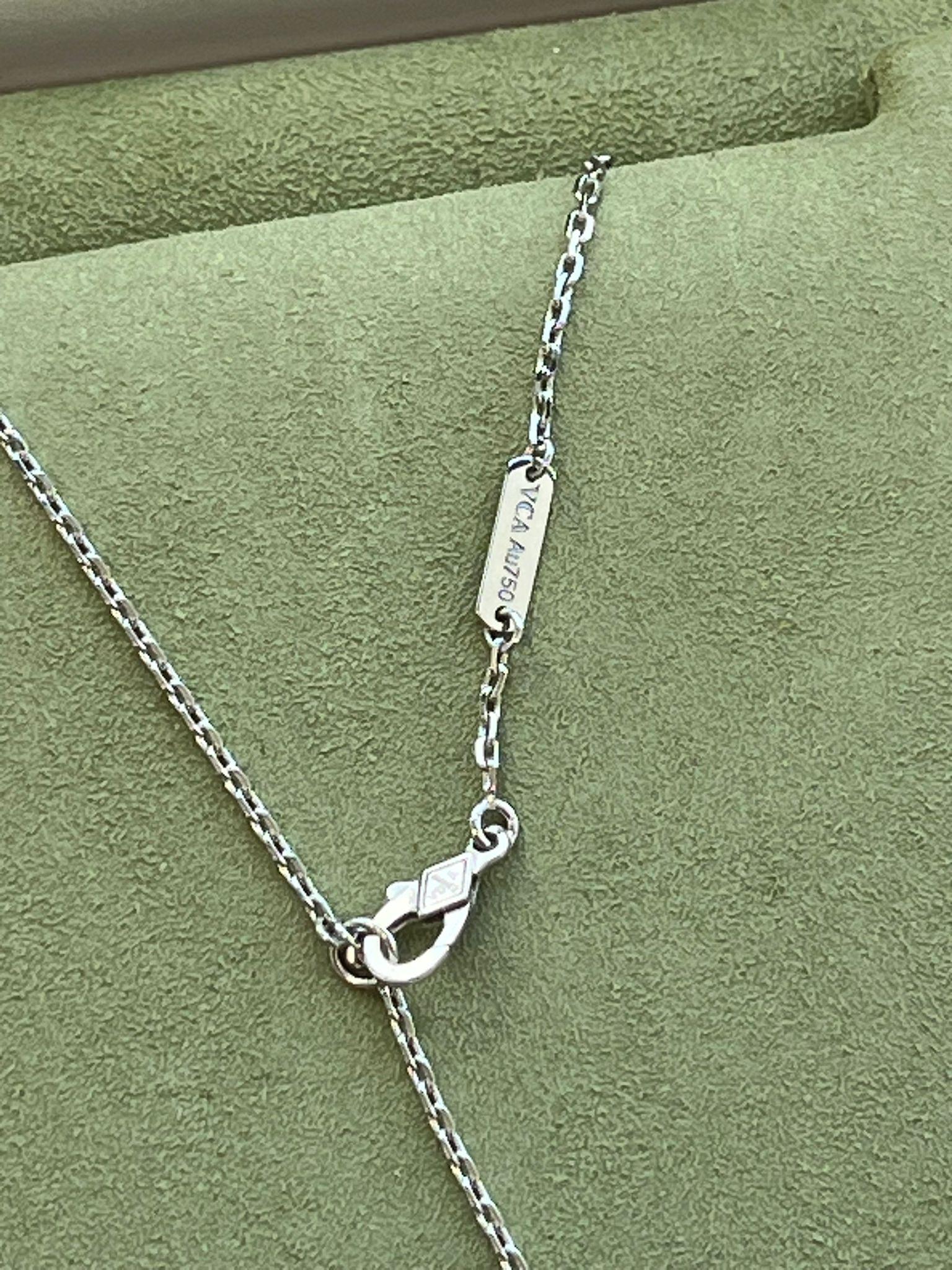 Van Cleef & Arpels Lotus Clip Pendant Medium Model In 18K White Gold For Sale 8