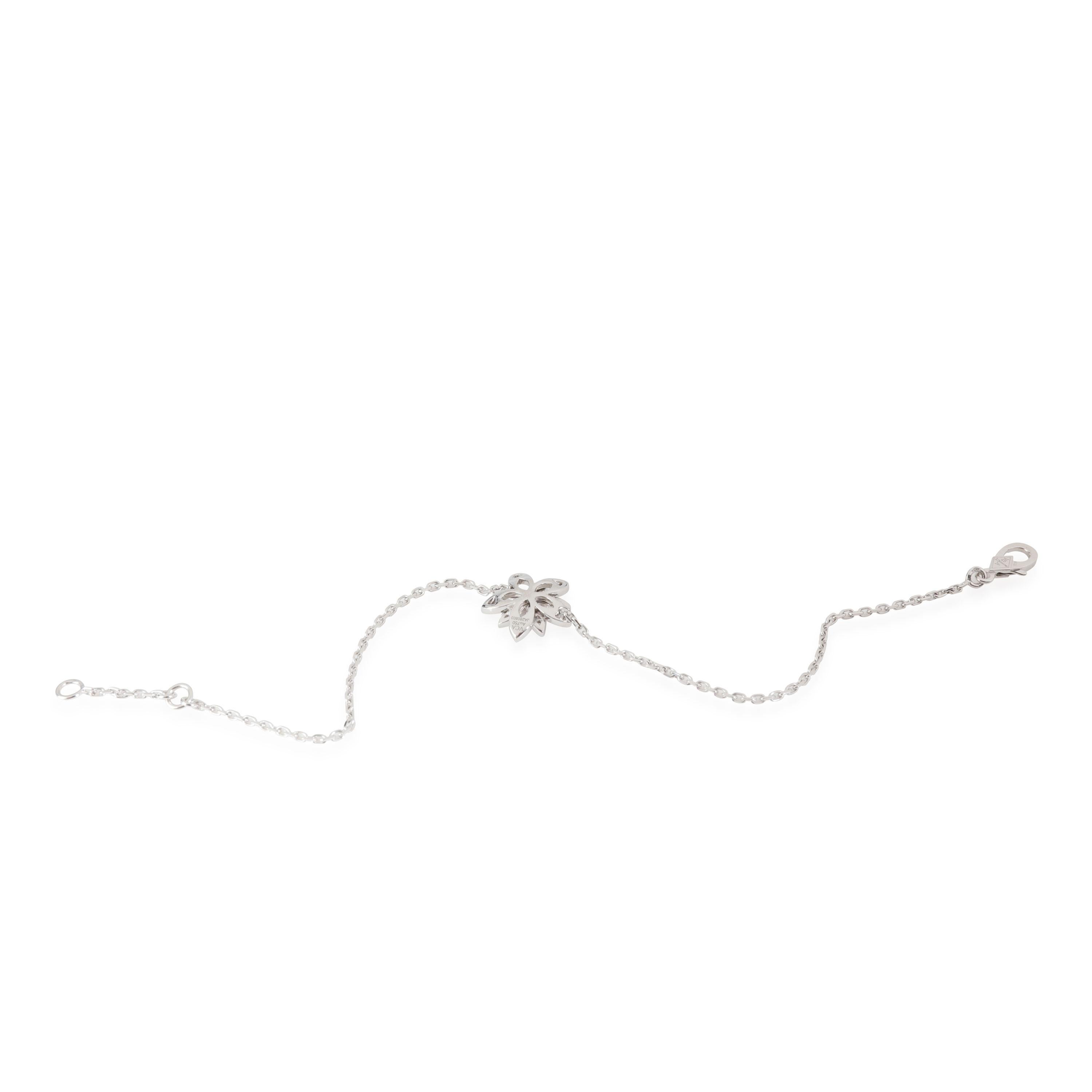 Van Cleef & Arpels Lotus-Diamant-Armband aus 18 Karat Weißgold mit 0,16 Karat im Zustand „Hervorragend“ in New York, NY