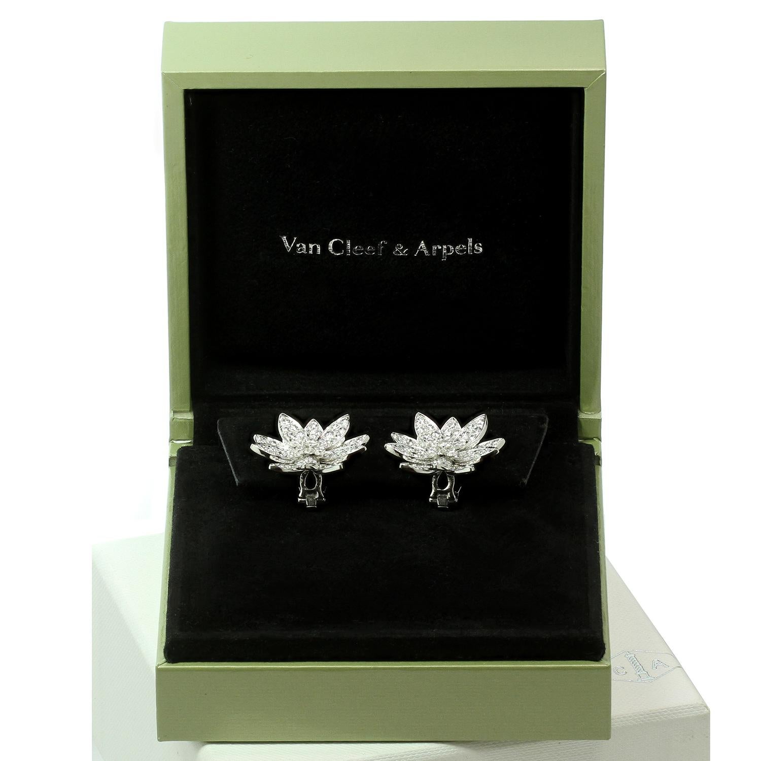 Van Cleef & Arpels Lotus-Diamant-Ohrringe aus Weißgold im Zustand „Hervorragend“ im Angebot in New York, NY