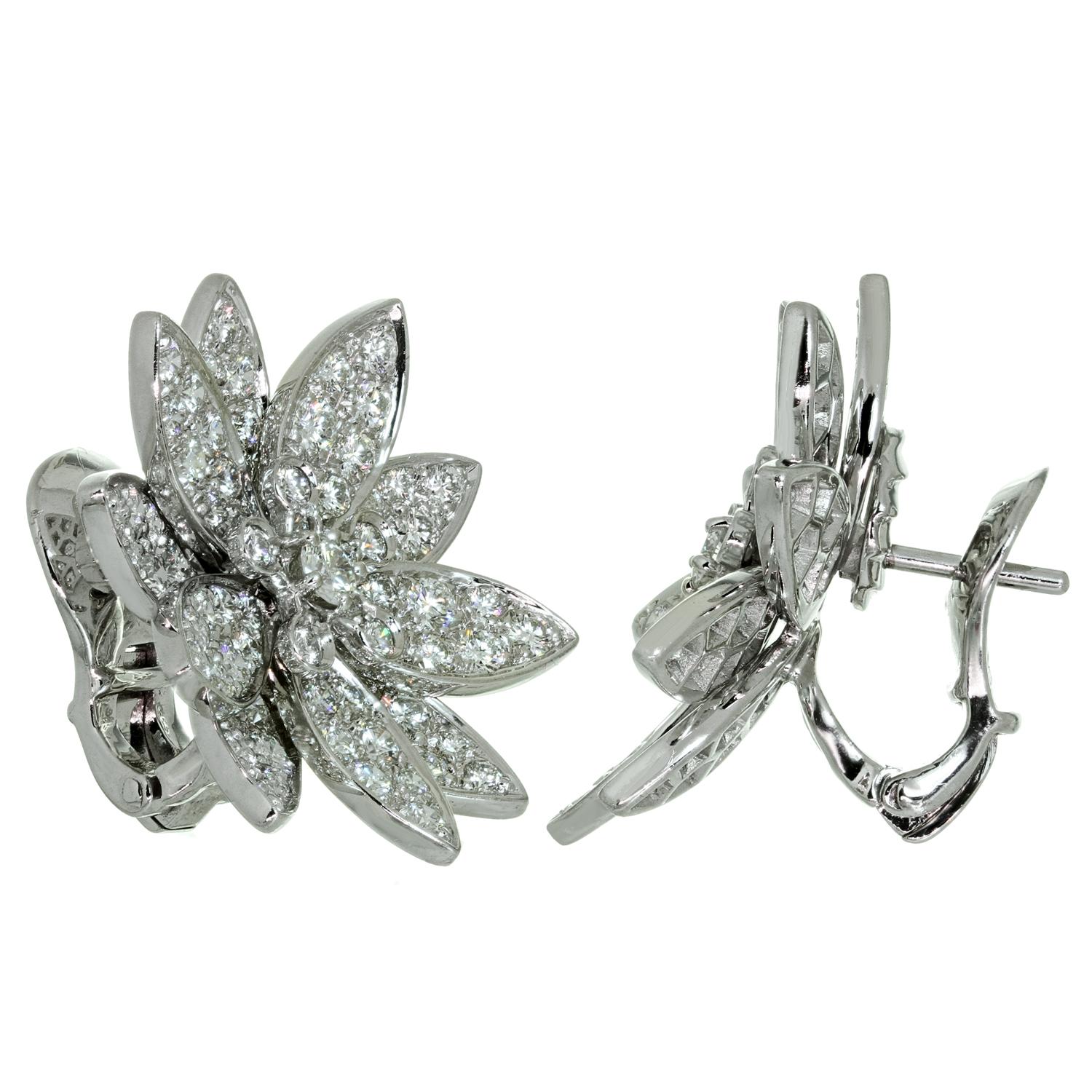 Van Cleef & Arpels Lotus-Diamant-Ohrringe aus Weißgold Damen im Angebot