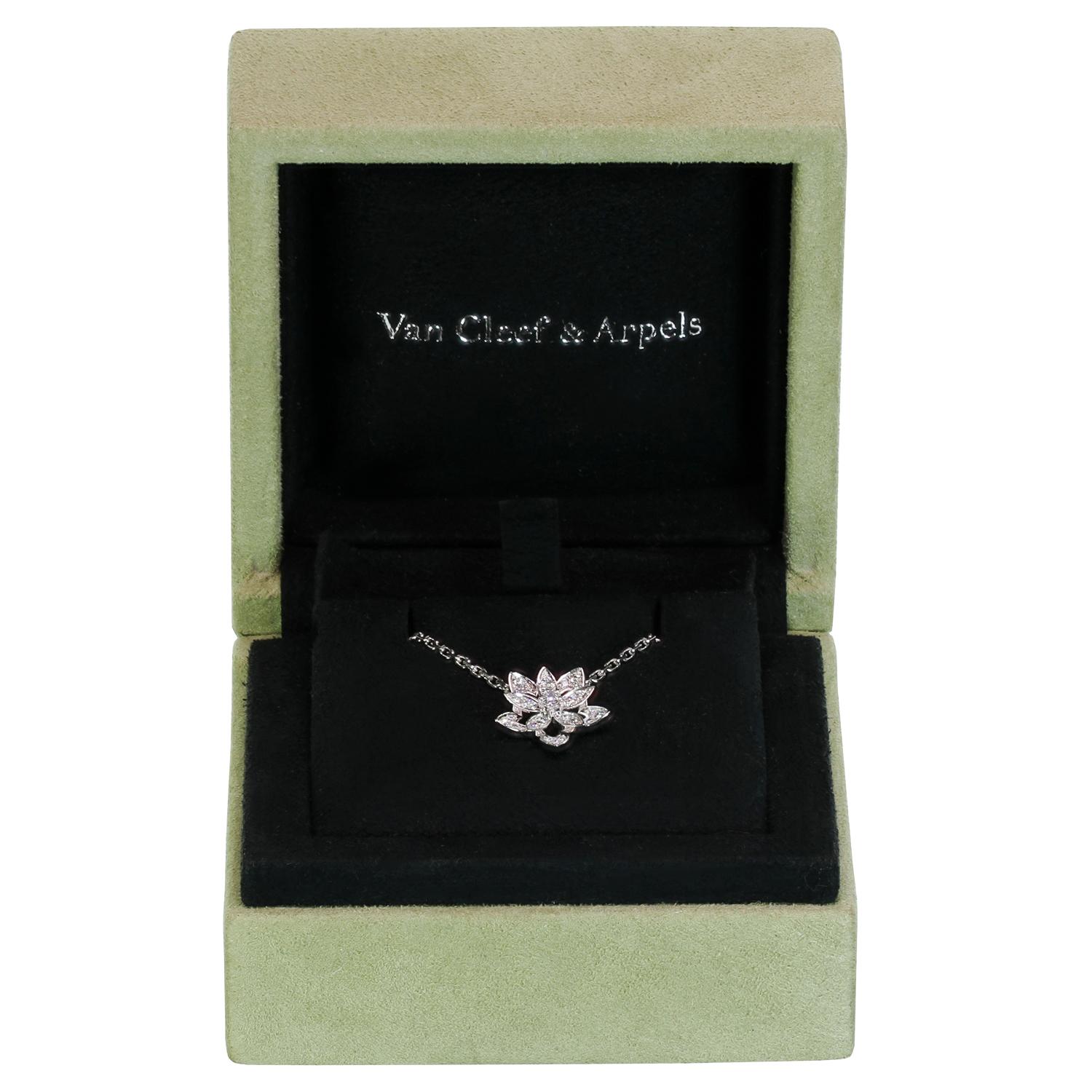 Van Cleef & Arpels Lotus-Diamant-Weißgold-Halskette mit durchbrochenem Mini-Anhänger (Brillantschliff)