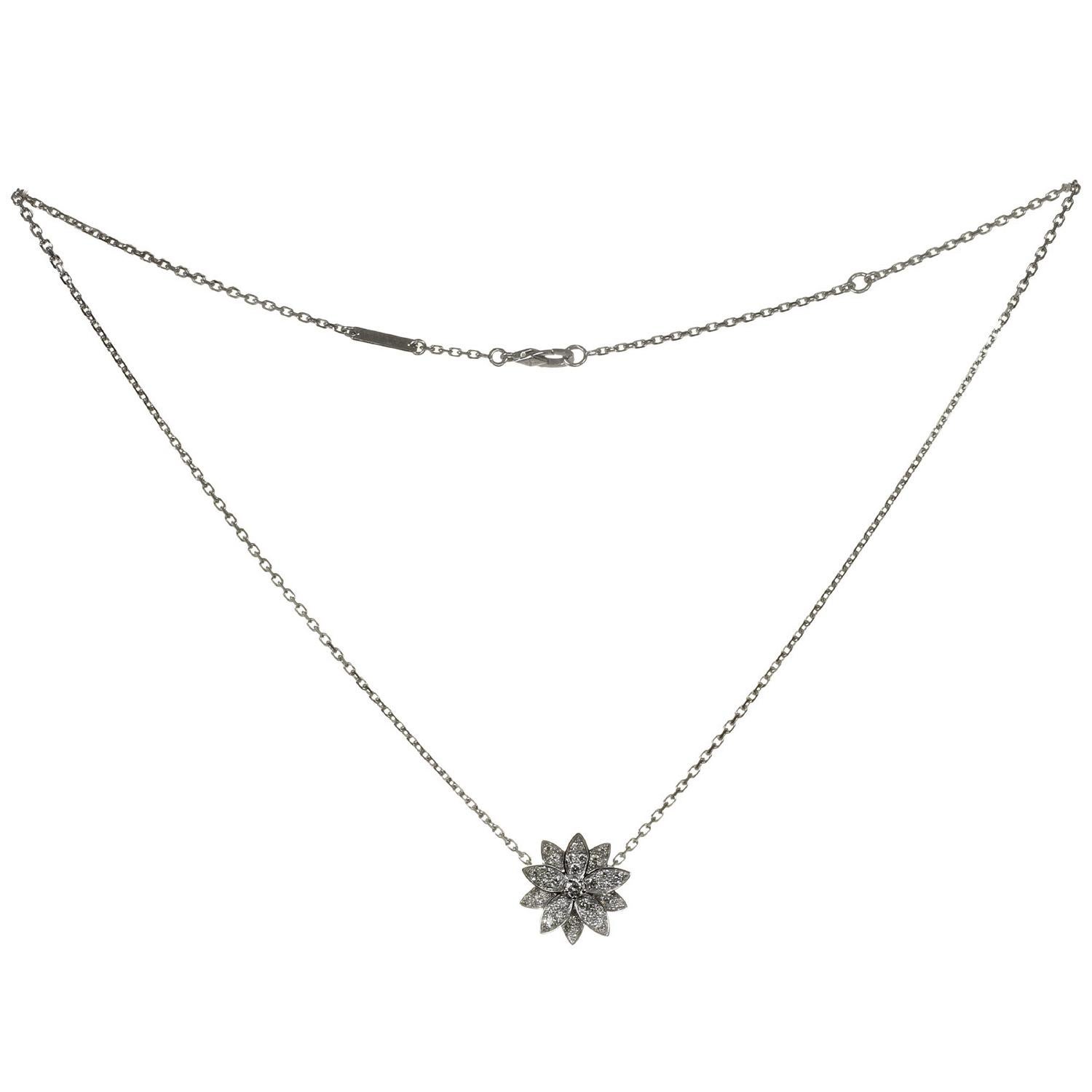 VAN CLEEF & ARPELS Lotus Diamond White Gold Small Pendant Necklace  In Excellent Condition For Sale In New York, NY