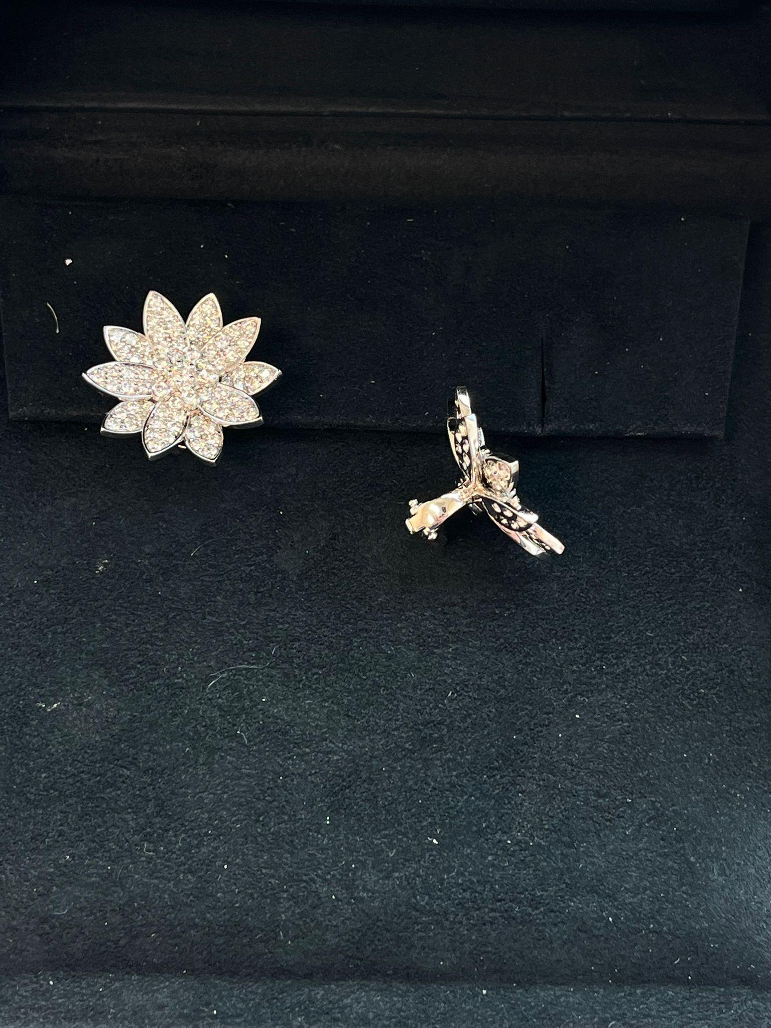 Van Cleef & Arpels Lotus Earrings Medium Model in 18K White Gold For Sale 5