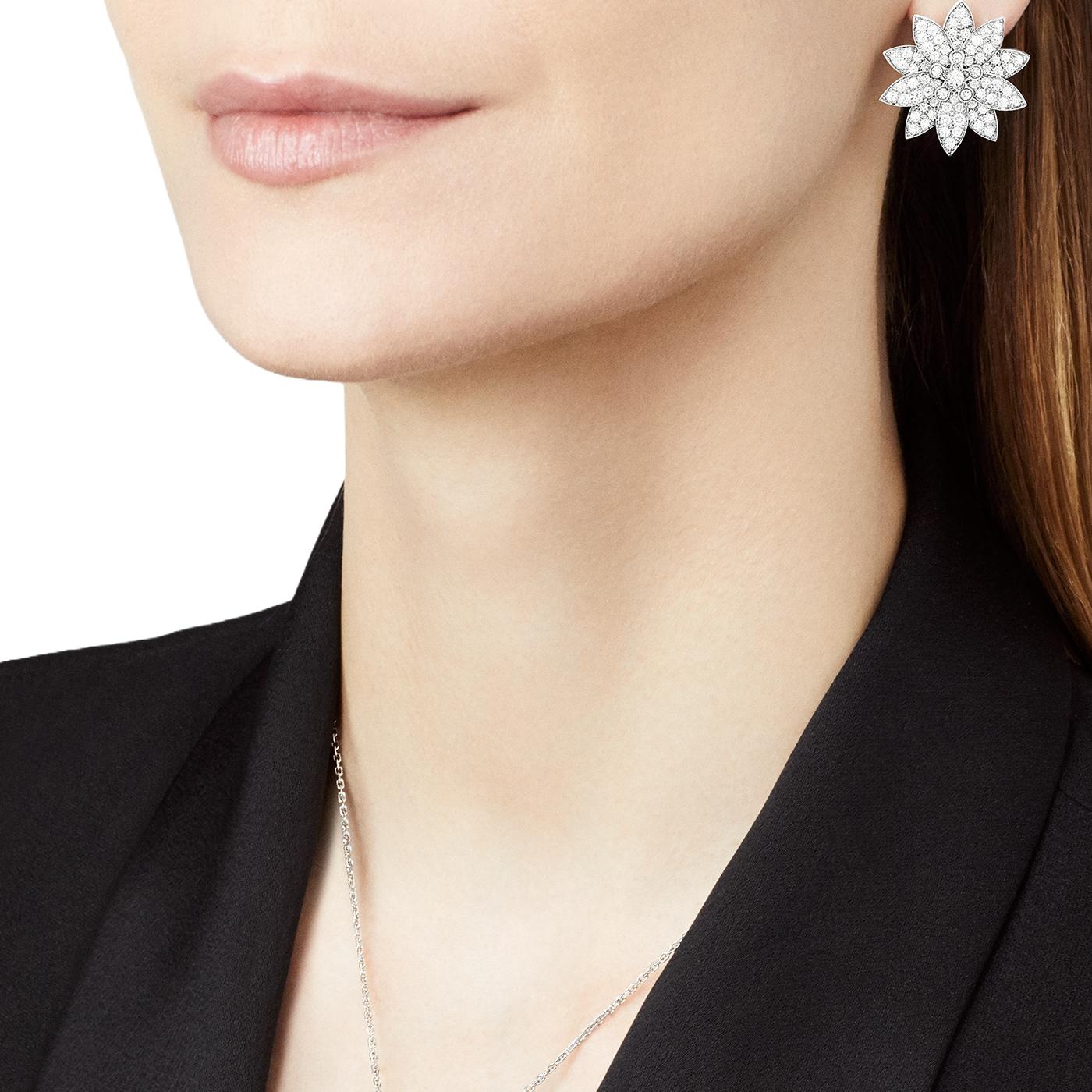 Van Cleef & Arpels Lotus Earrings Medium Model in 18K White Gold For Sale 10
