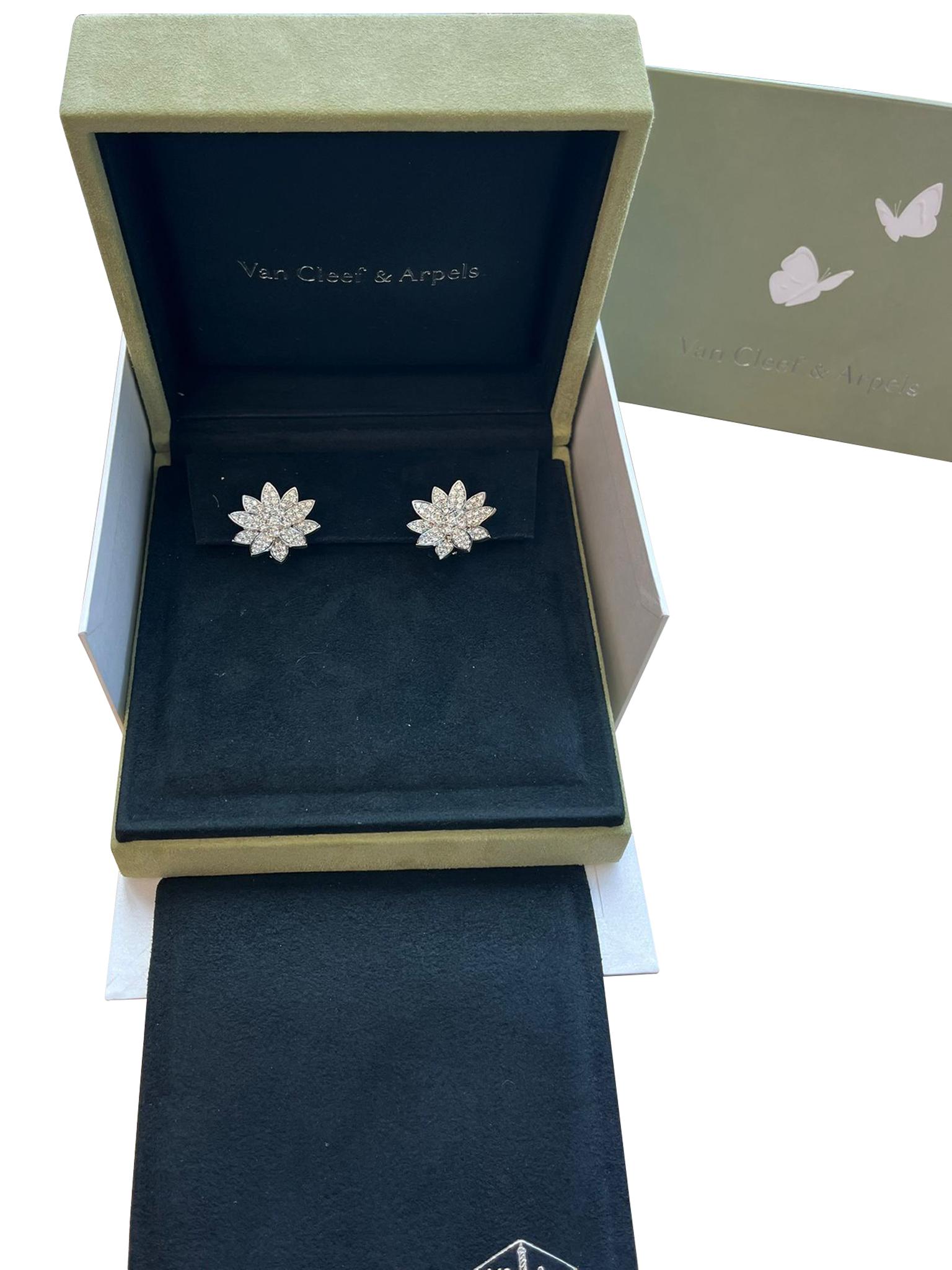 Van Cleef & Arpels Lotus Earrings Medium Model in 18K White Gold In New Condition For Sale In Aventura, FL
