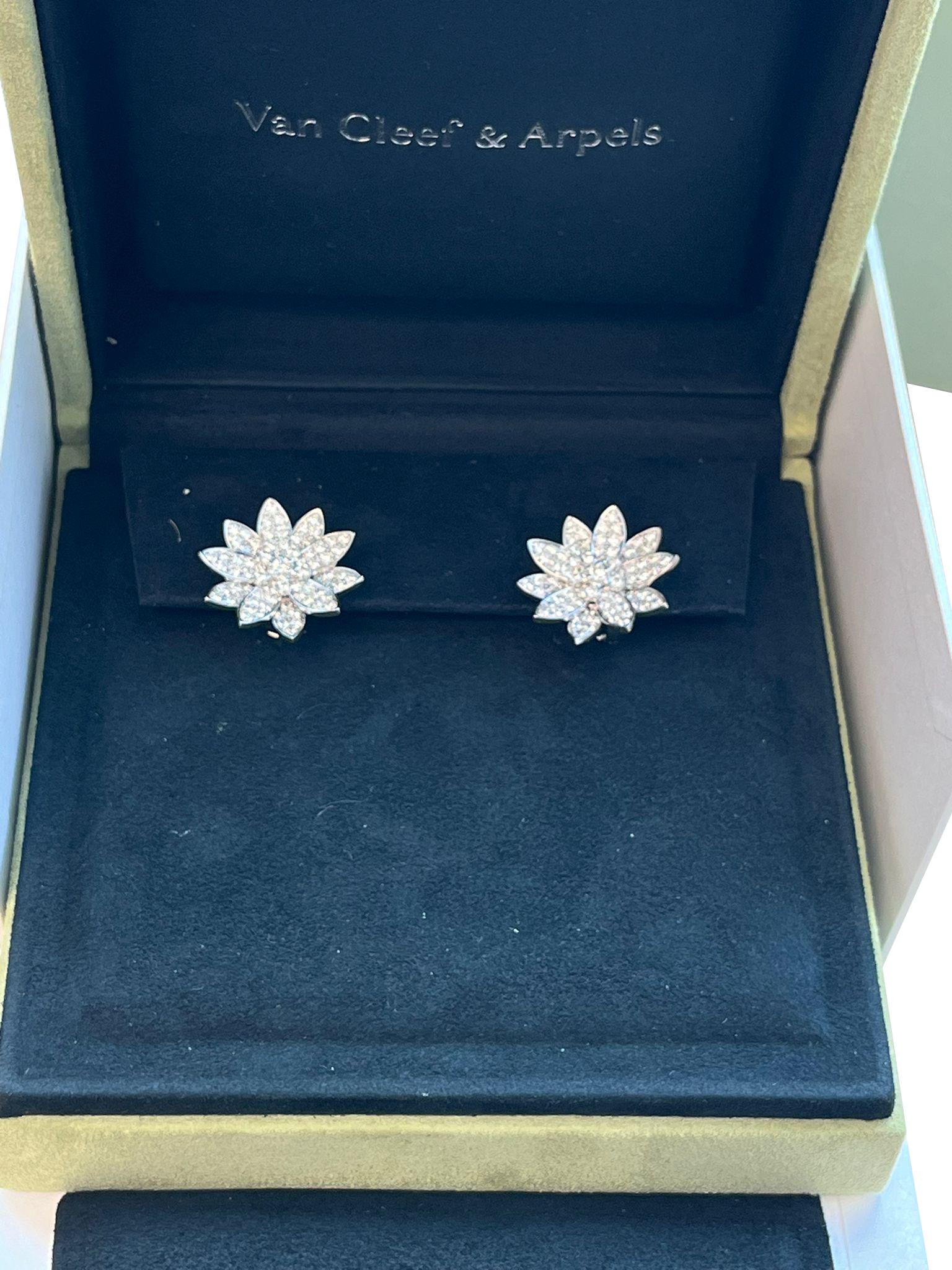 Van Cleef & Arpels Lotus Earrings Medium Model in 18K White Gold For Sale 1