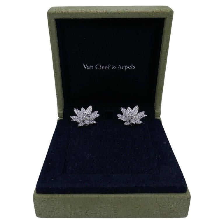 Van Cleef & Arpels Lotus Earrings Medium Size In Excellent Condition In Beverly Hills, CA