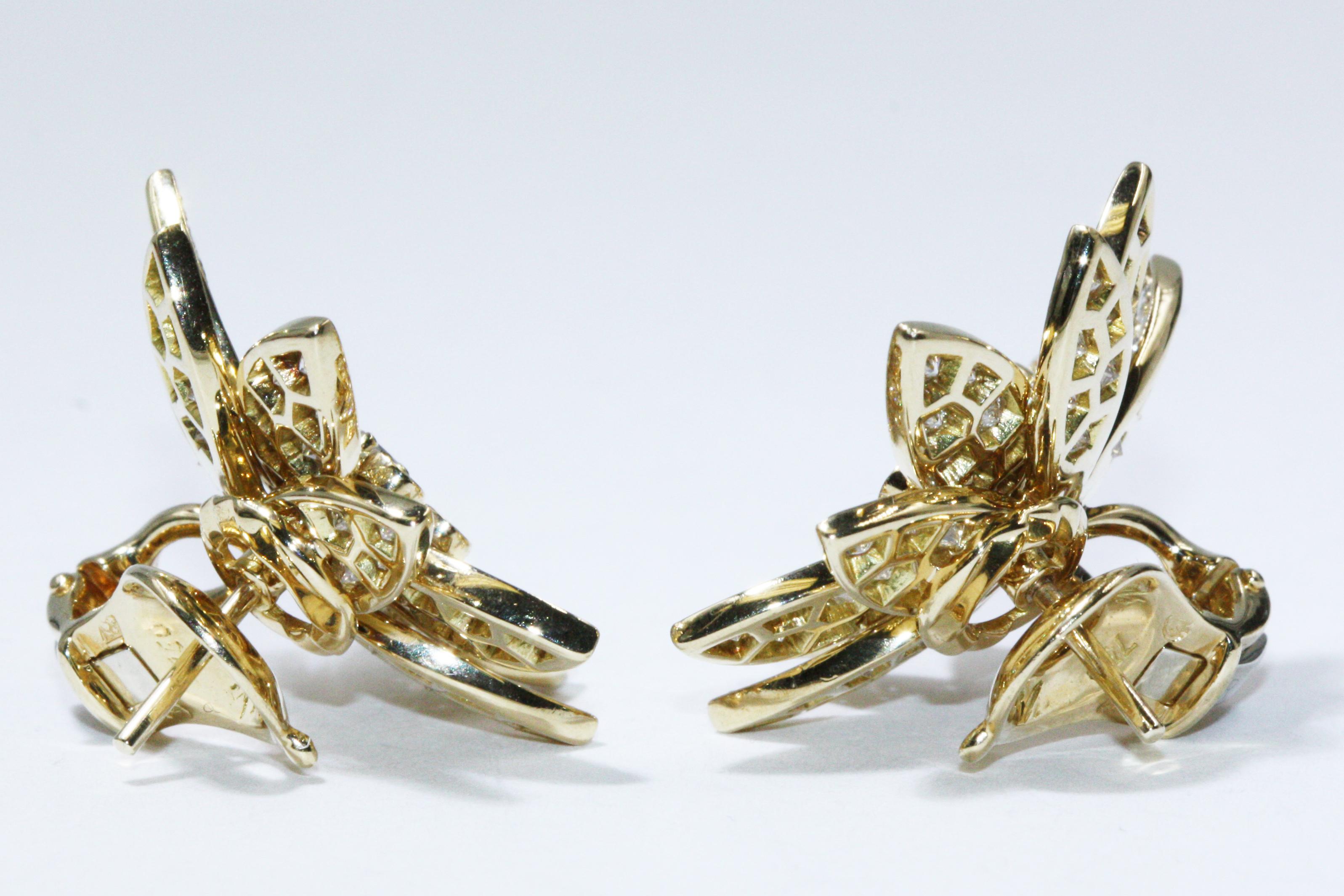 Van Cleef & Arpels Lotus Medium Model Rose Gold with Diamond Earrings In Excellent Condition For Sale In New York, NY