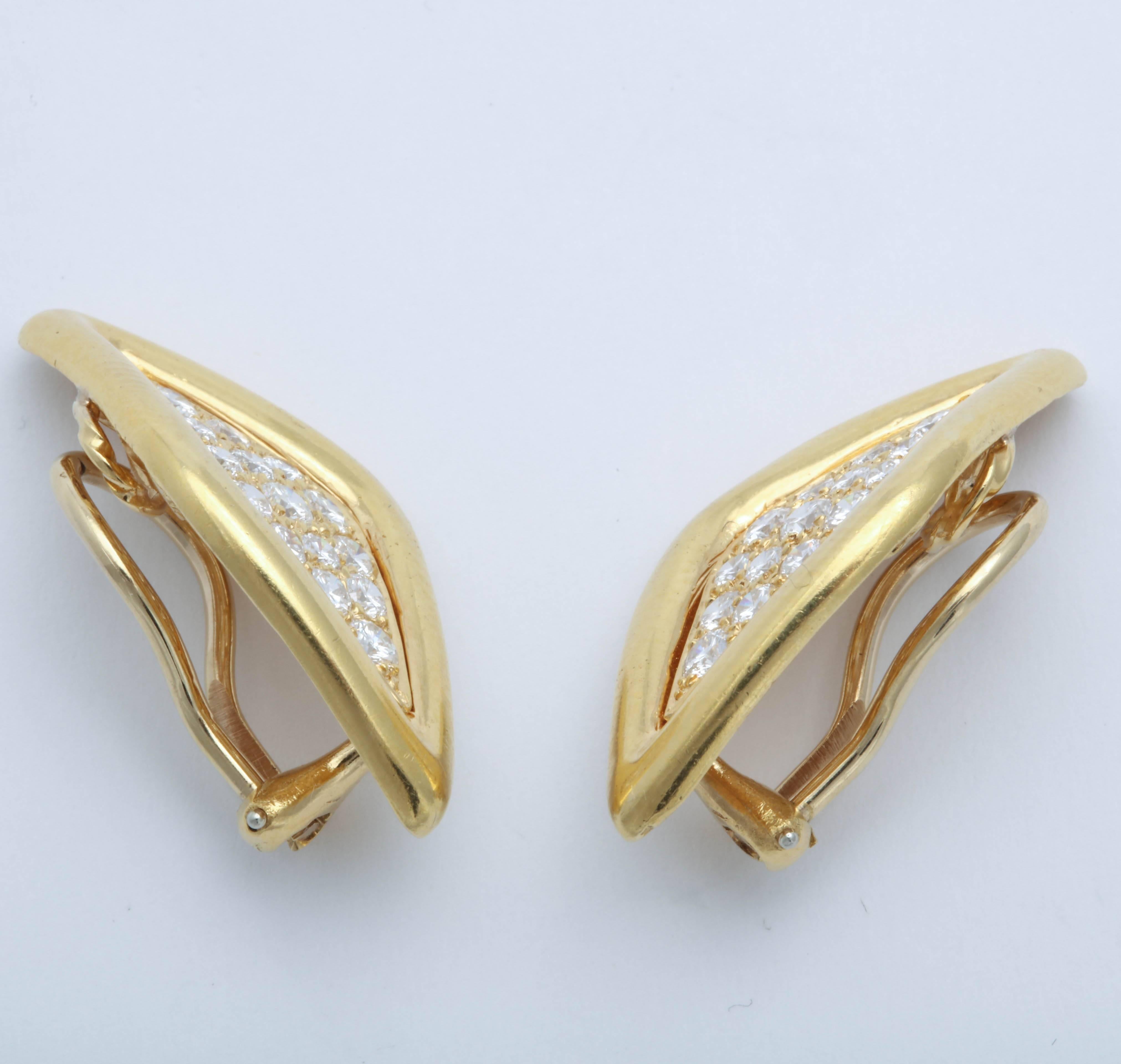 Van Cleef & Arpels Lozenge Shaped Clip-On Diamond Earrings In Excellent Condition In New York, NY