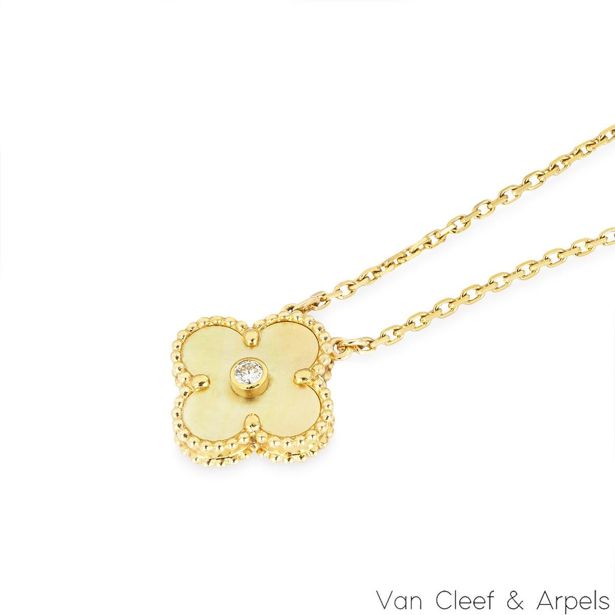 Round Cut Van Cleef & Arpels Ltd Ed 2018 Gold Mother of Pearl Vintage Alhambra Pendant For Sale