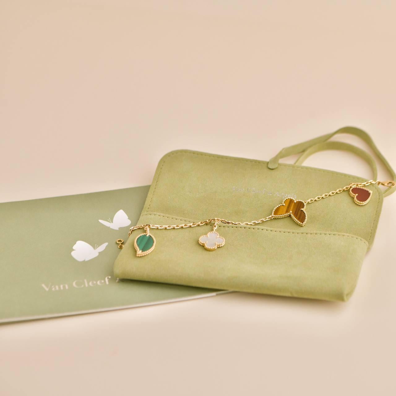 SKU	33301111
Comes With	Full Set (Pouch + Card)
Date	2016
RRP	£4,950 Incl. Taxes / €5,700 Incl. Taxes / $5,450 Excl. Taxes
Model	VCARD79600
Serial Number	JE******
Metal	18k Yellow Gold
Stones	Carnelian, Malachite, Mother of Pearl, Tiger's