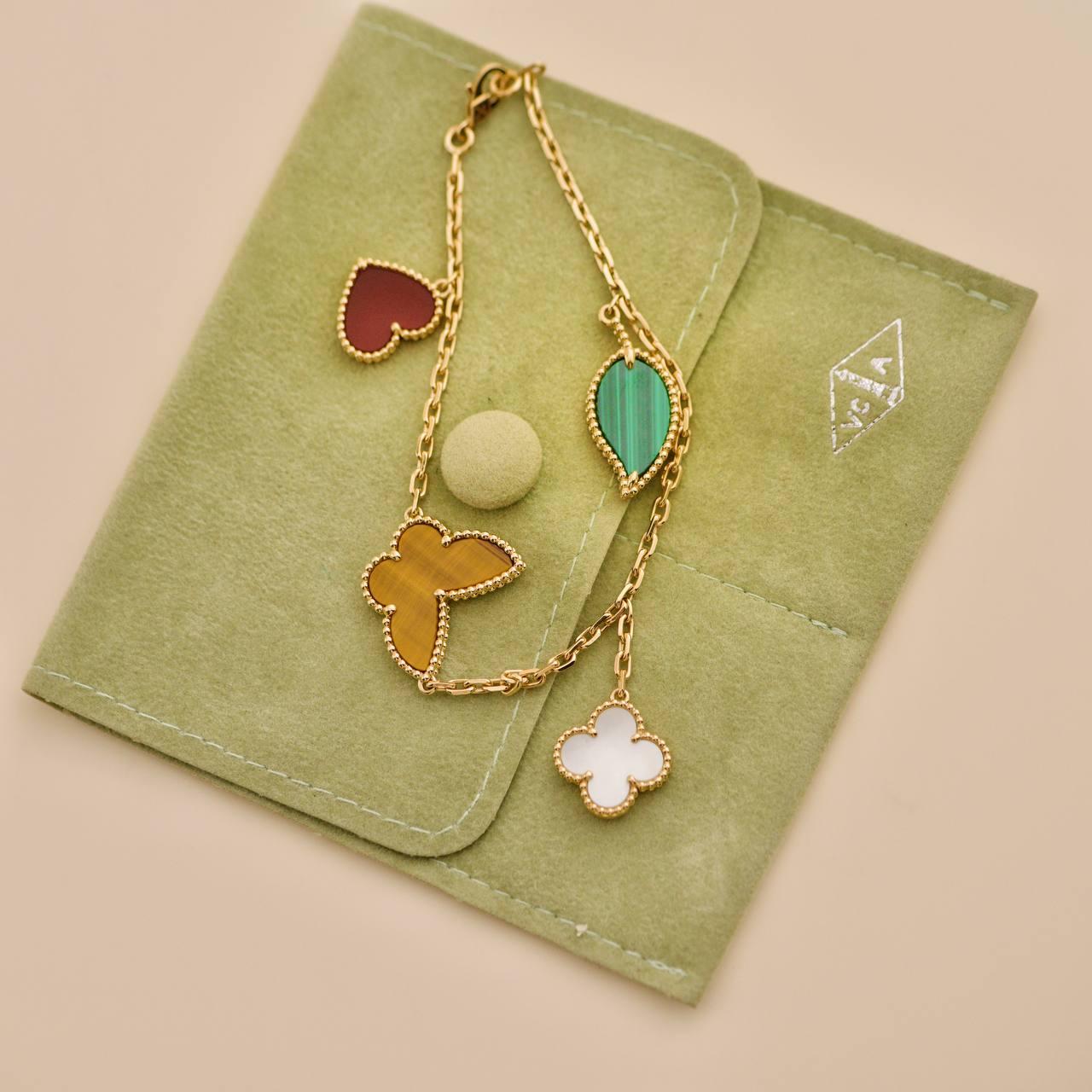 SKU	33301499
Comes With	Pouch Only
Date	2019
RRP	£4,950 Incl. Taxes / €5,700 Incl. Taxes / $5,300 Excl. Taxes
Model	VCARD79600
Serial Number	JA******
Metal	18k Yellow Gold
Stones	Malachite, Mother of Pearl, Carnelian, Tiger's