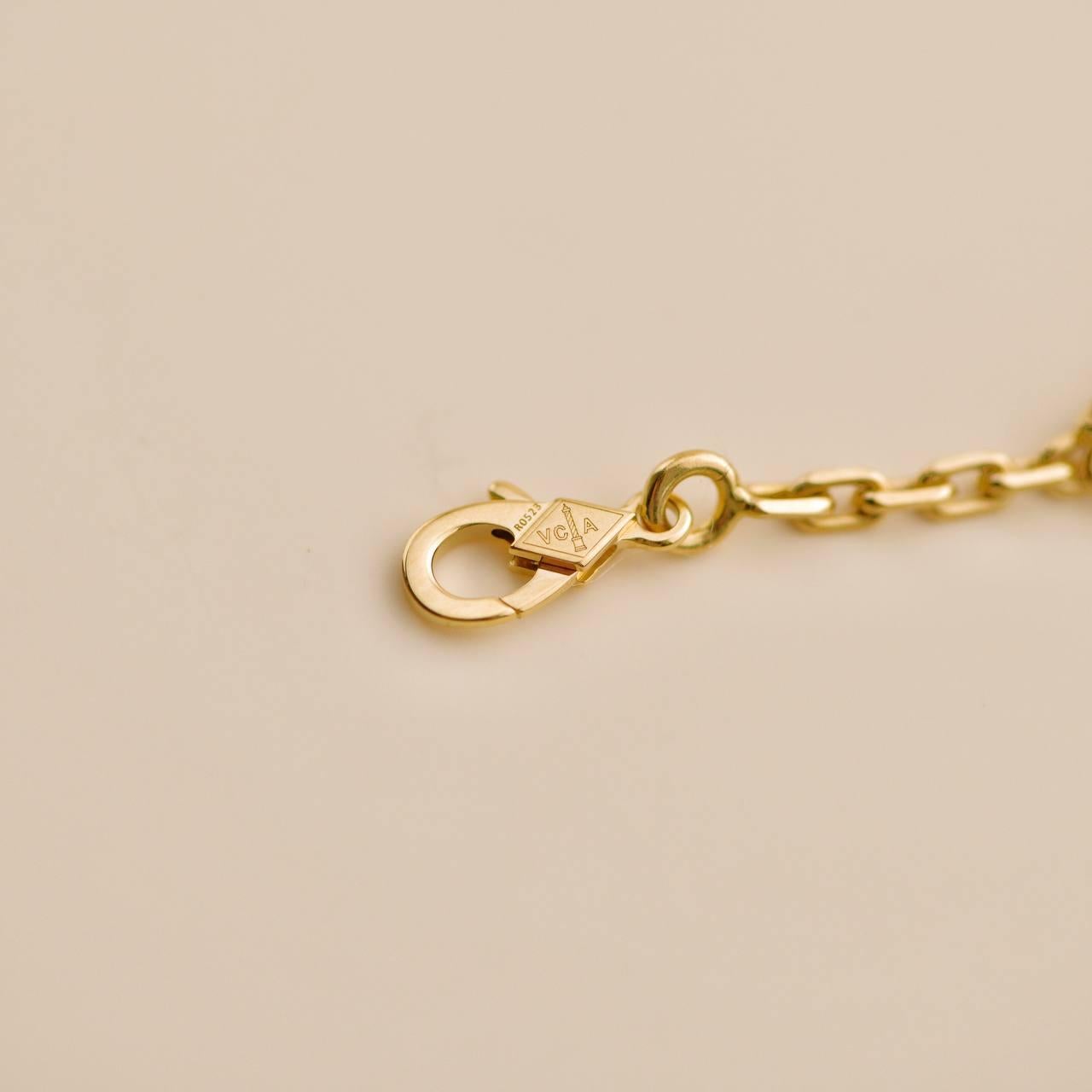 Van Cleef & Arpels Lucky Alhambra 4 Motifs 18K Yellow Gold Bracelet For Sale 3