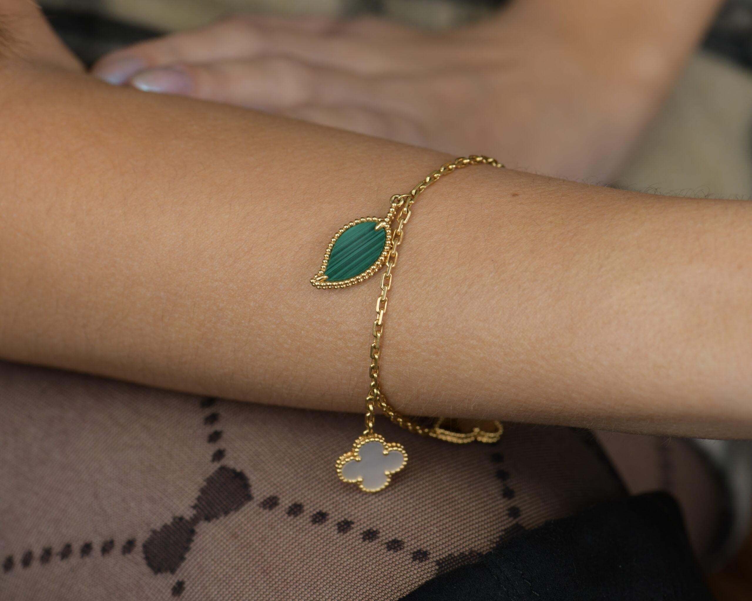 Non taillé Van Cleef & Arpels Bracelet Lucky Alhambra en or jaune à 4 motifs