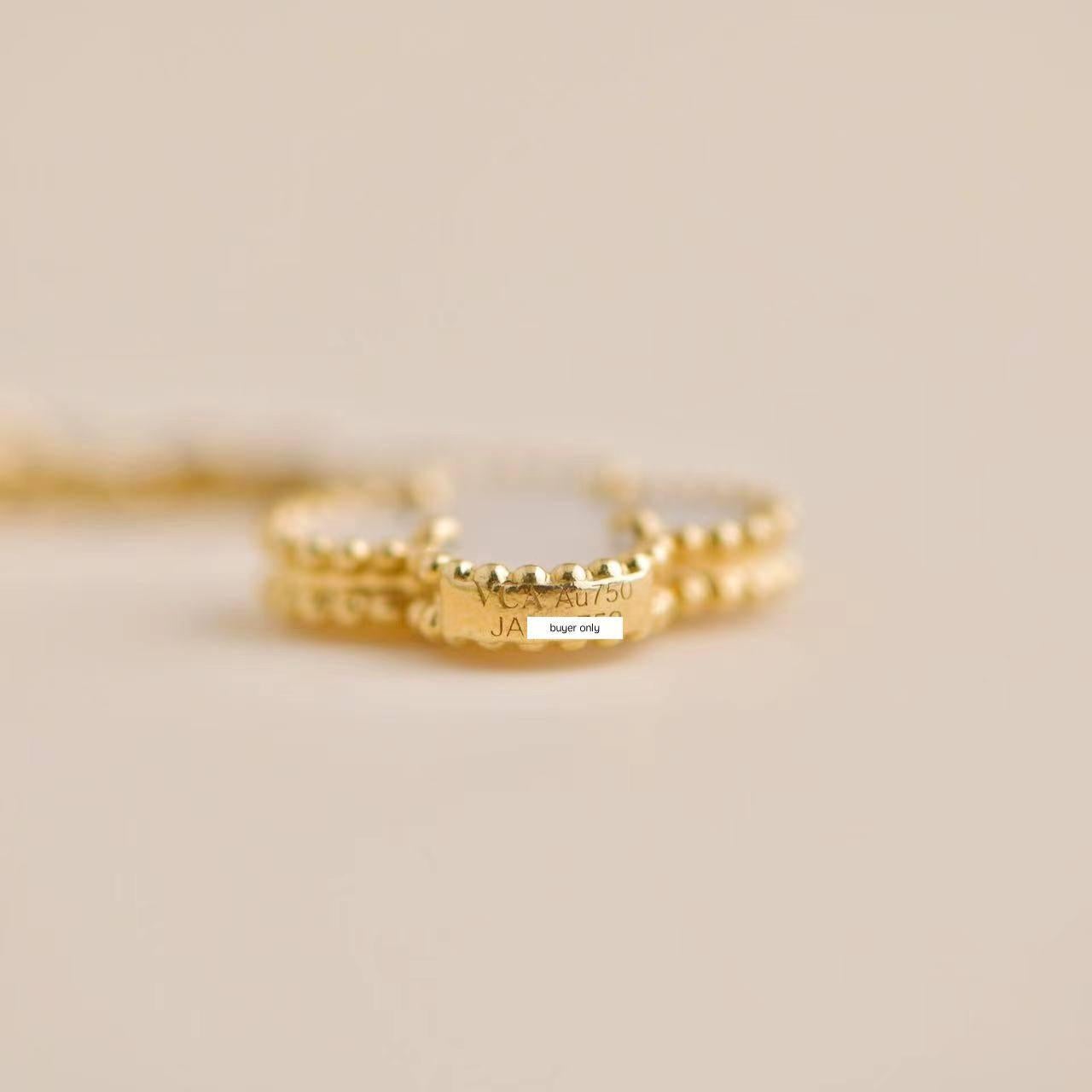 Van Cleef & Arpels Bracelet Lucky Alhambra en or jaune à 4 motifs 3