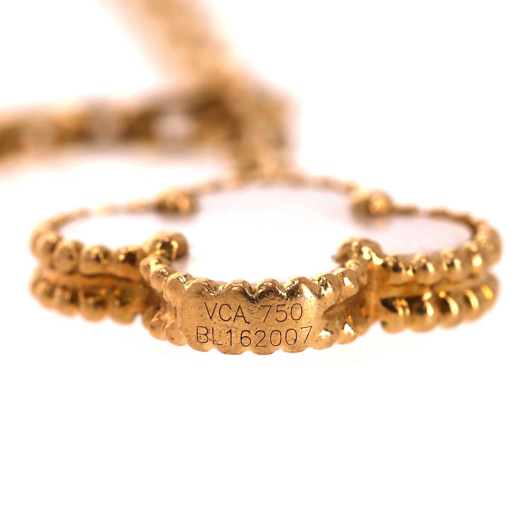 Van Cleef & Arpels Bracelet Lucky Alhambra avec quatre motifs en or 18 carats en vente 2